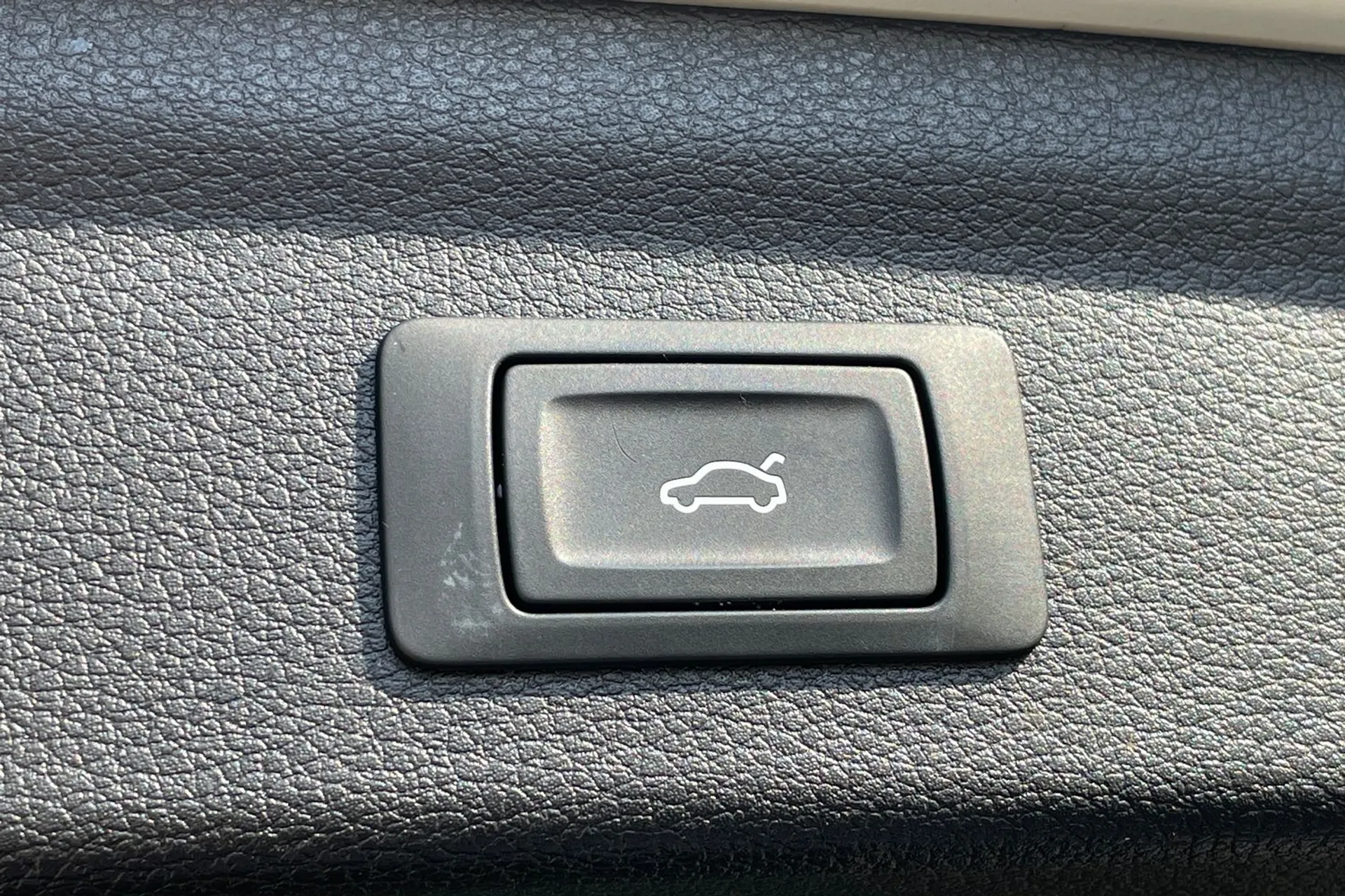 Audi Q3 thumbnail image number 19