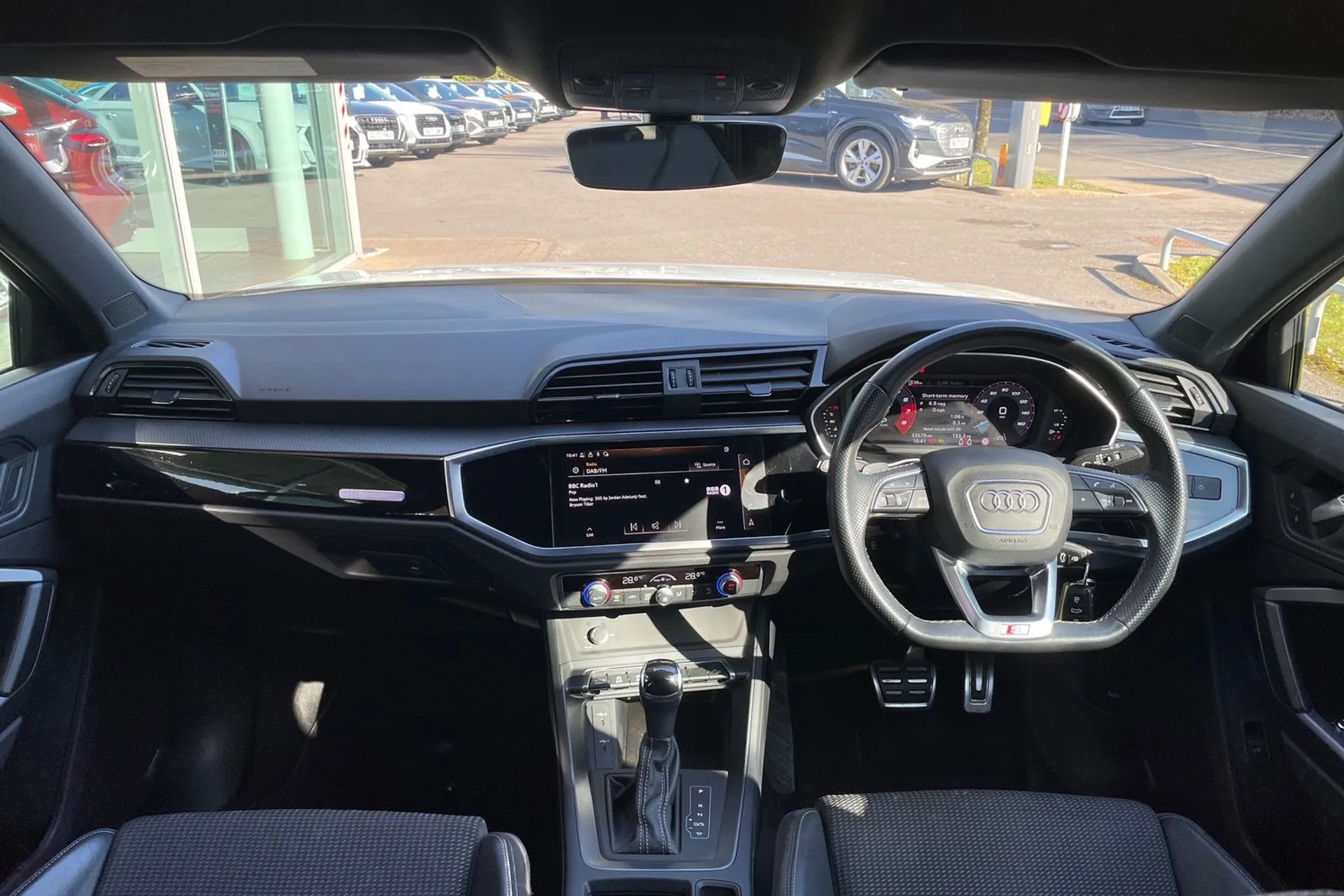 Audi Q3 thumbnail image number 3
