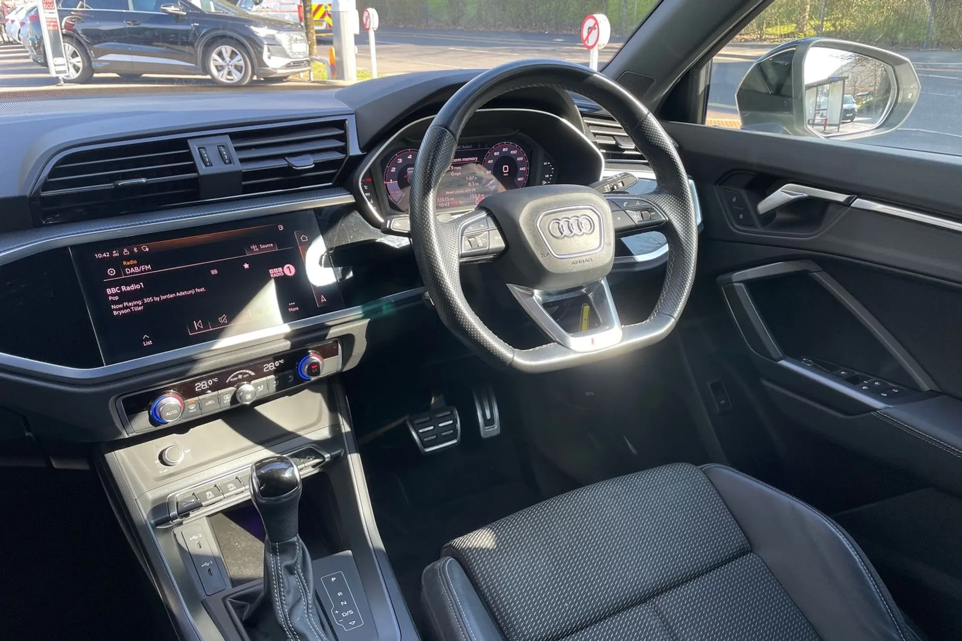Audi Q3 thumbnail image number 32