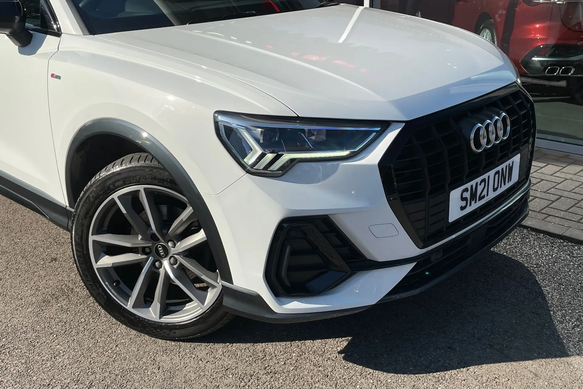 Audi Q3 thumbnail image number 16