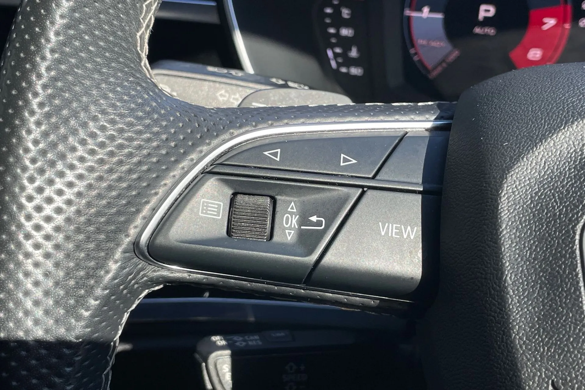 Audi Q3 thumbnail image number 35