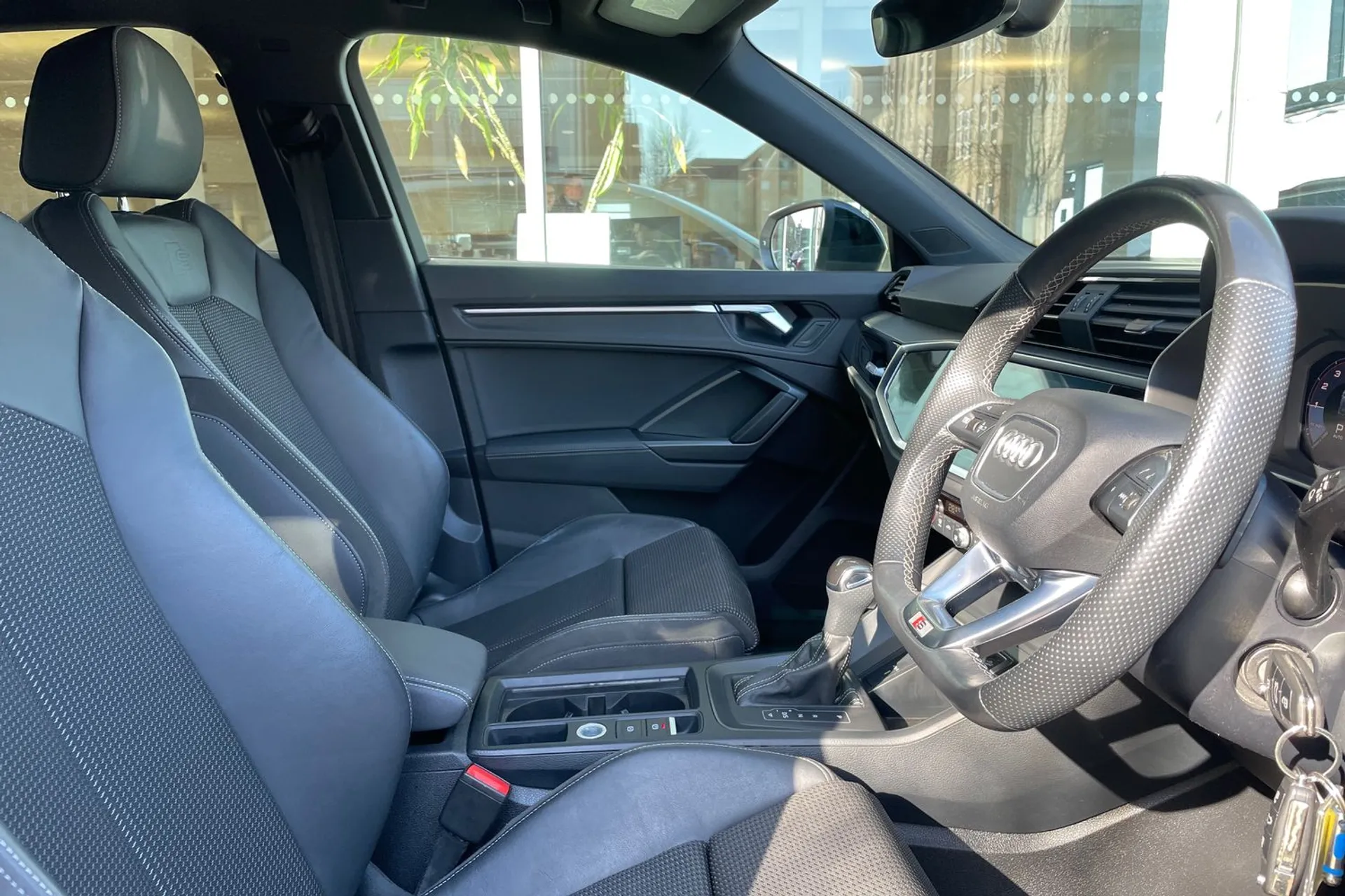Audi Q3 thumbnail image number 24