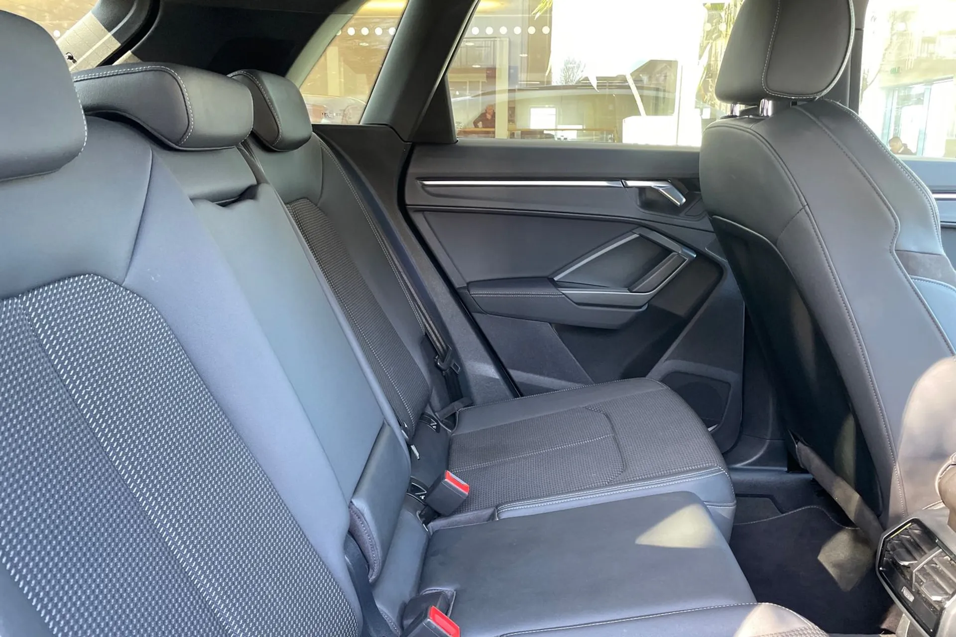Audi Q3 thumbnail image number 21