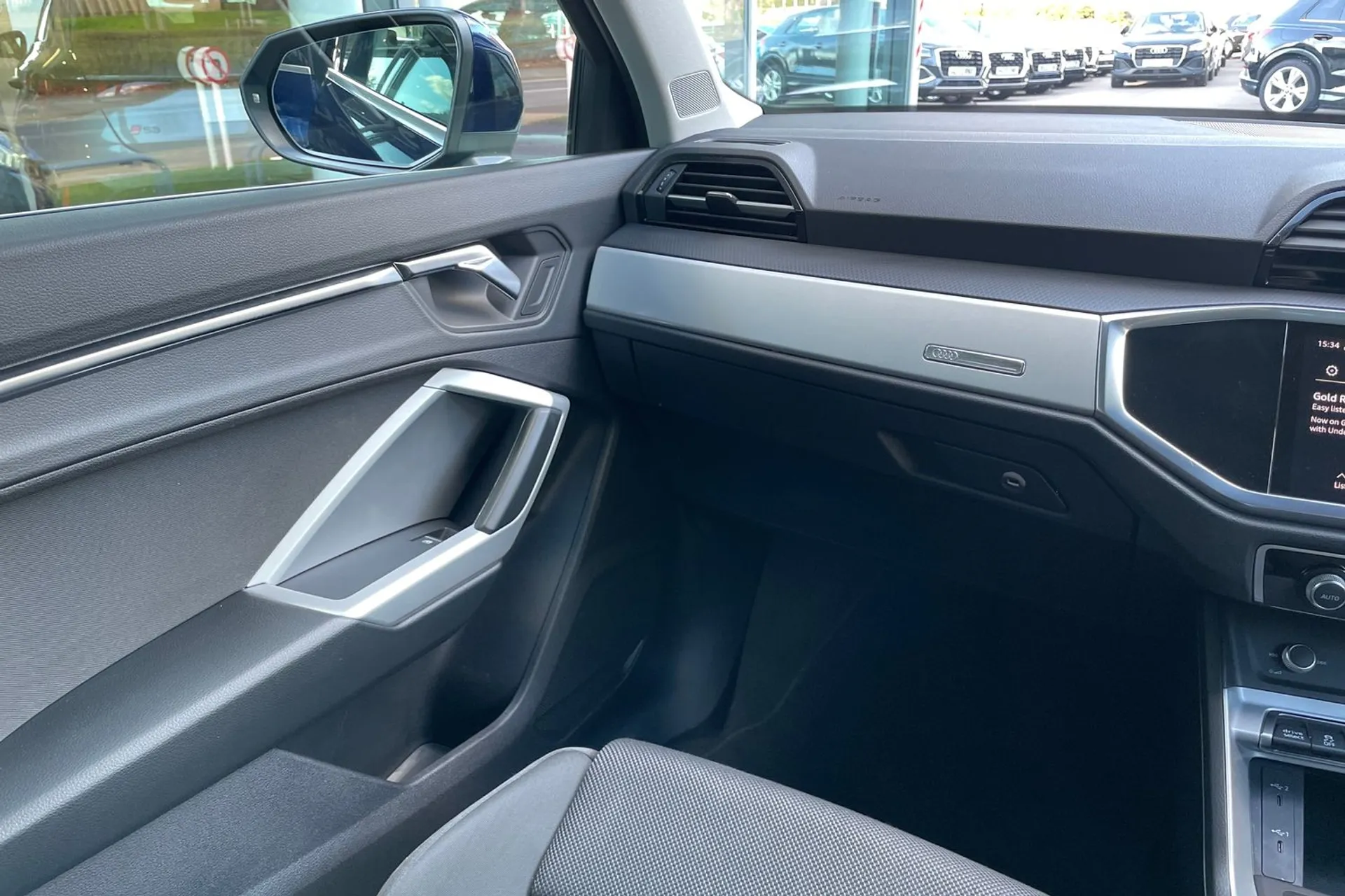 Audi Q3 thumbnail image number 31