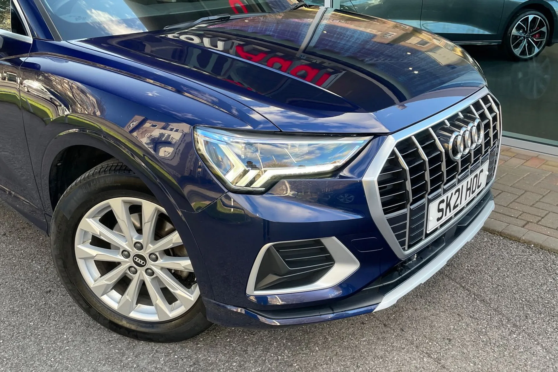 Audi Q3 thumbnail image number 16
