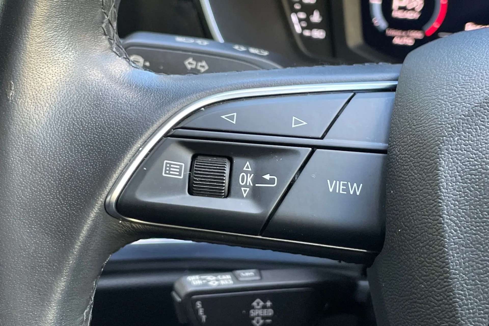 Audi Q3 thumbnail image number 35