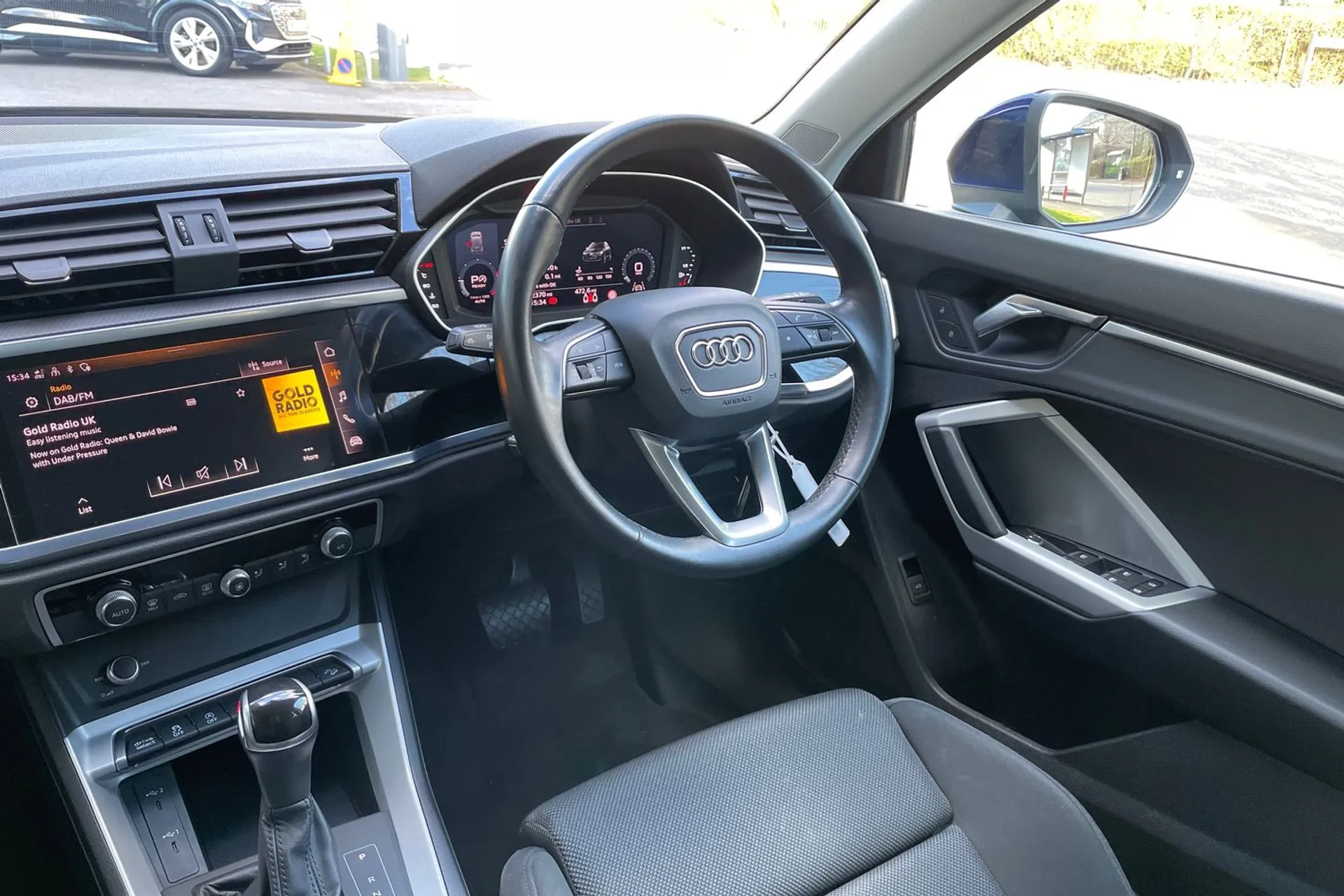 Audi Q3 thumbnail image number 32
