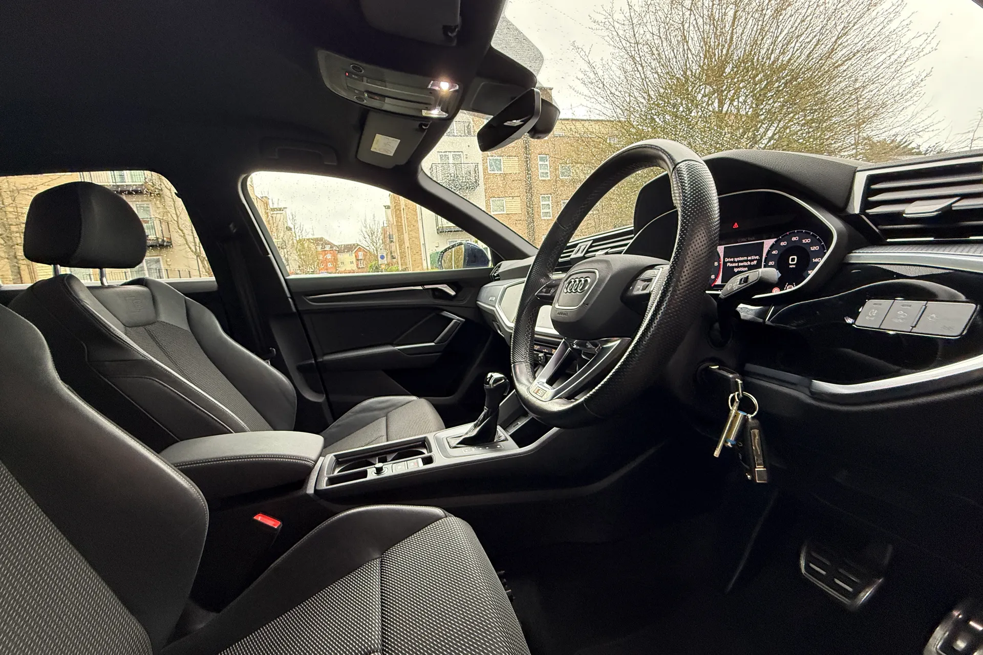 Audi Q3 thumbnail image number 9