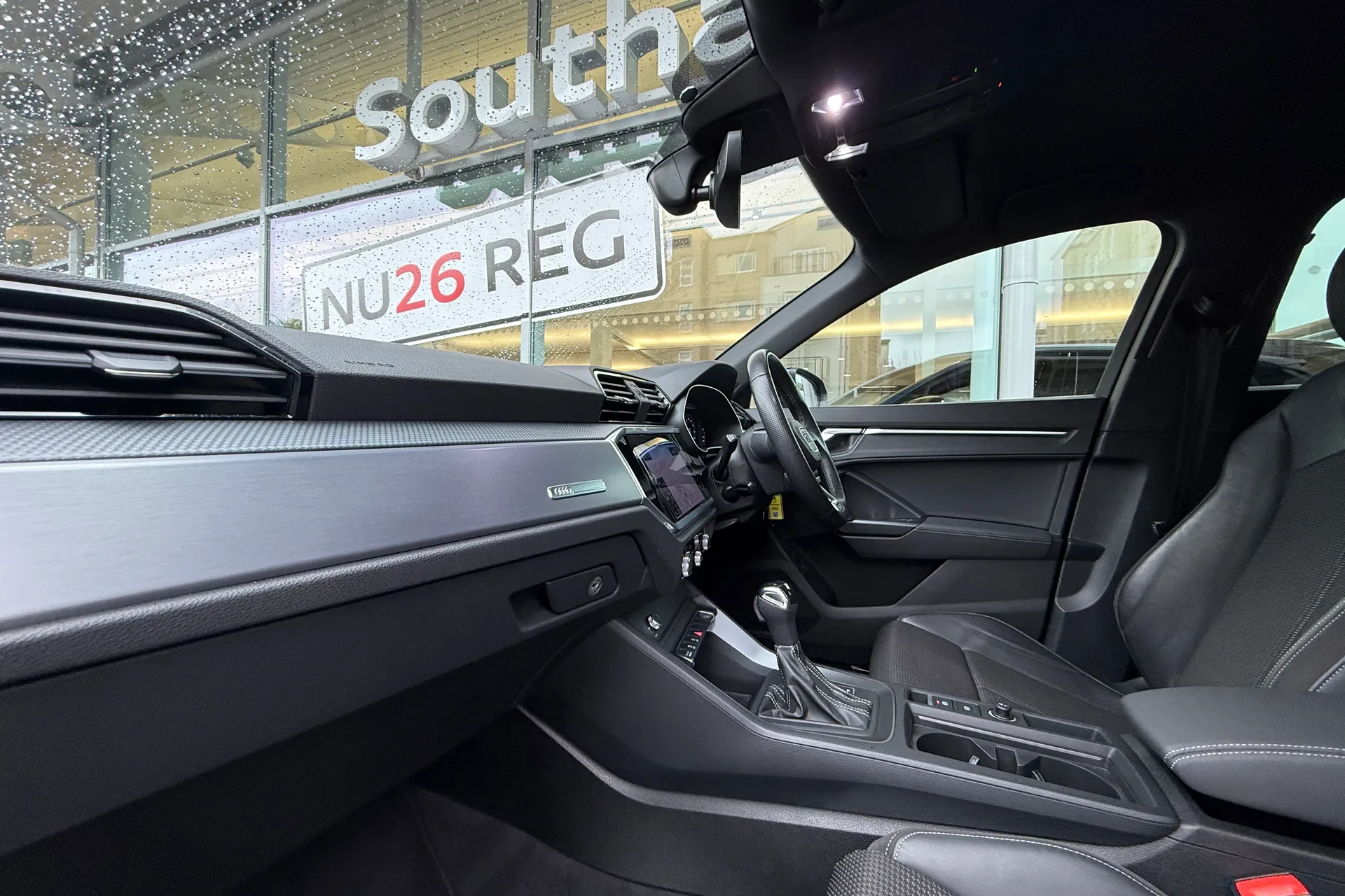 Audi Q3 thumbnail image number 6