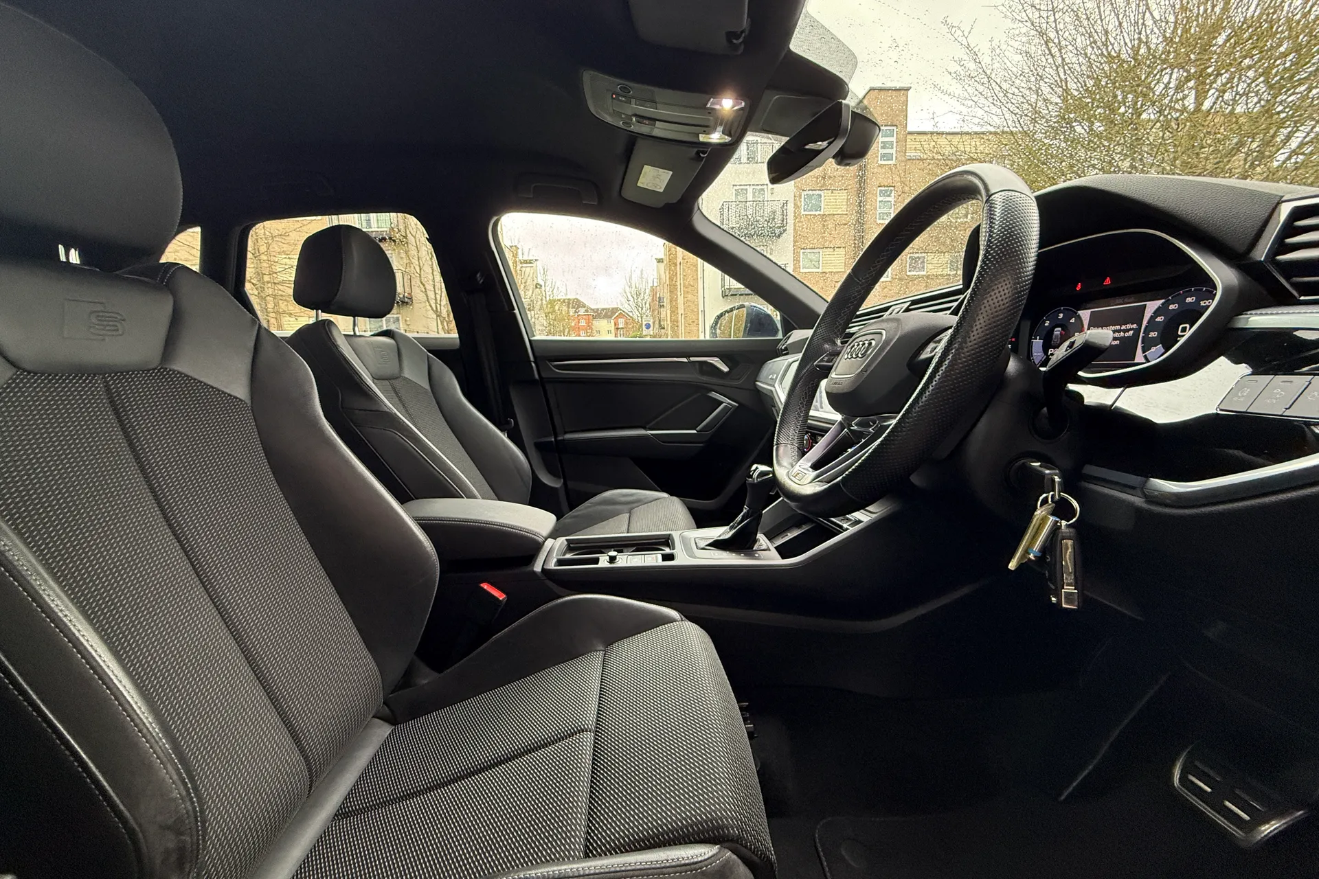 Audi Q3 thumbnail image number 35