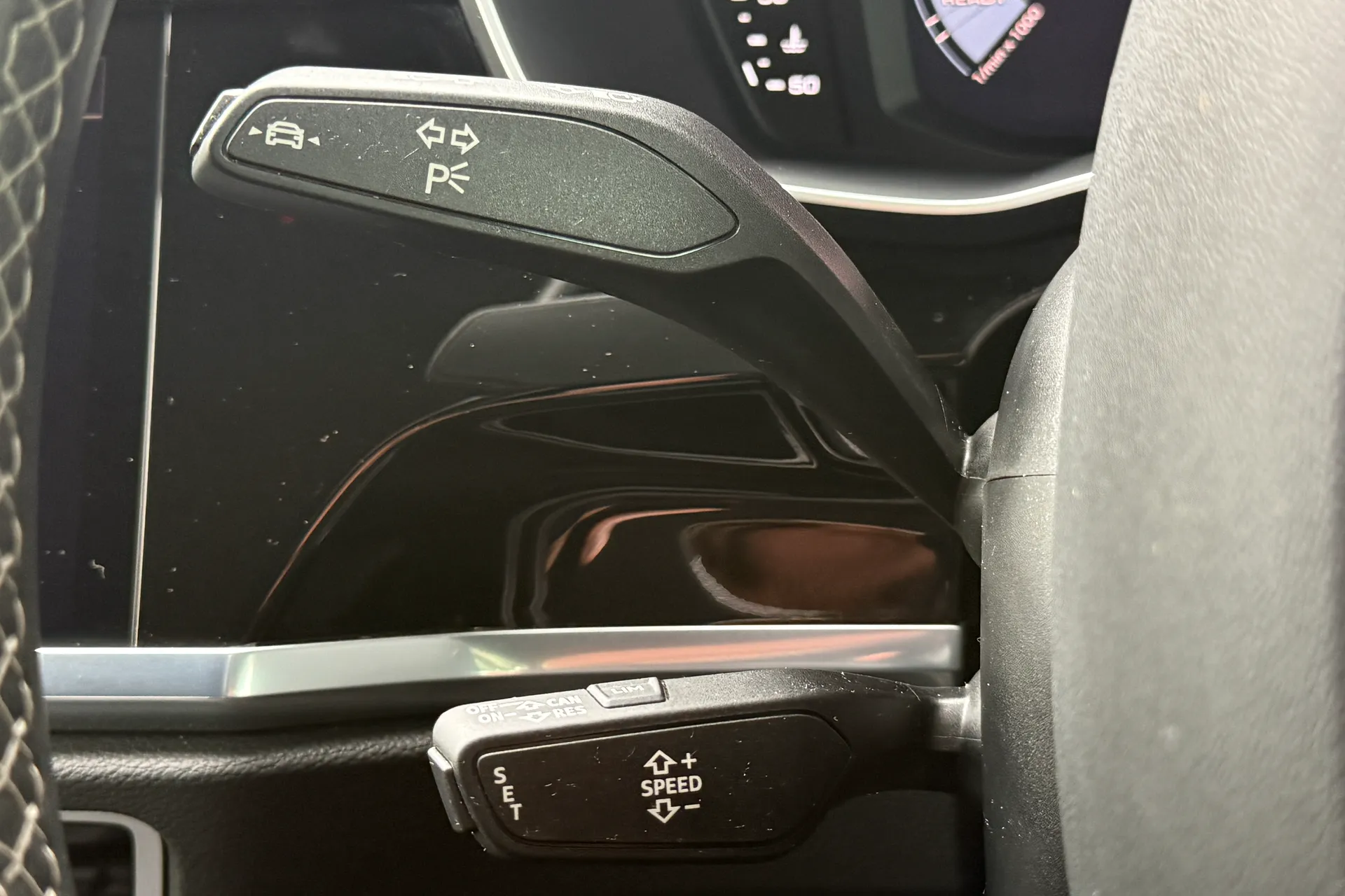 Audi Q3 thumbnail image number 15