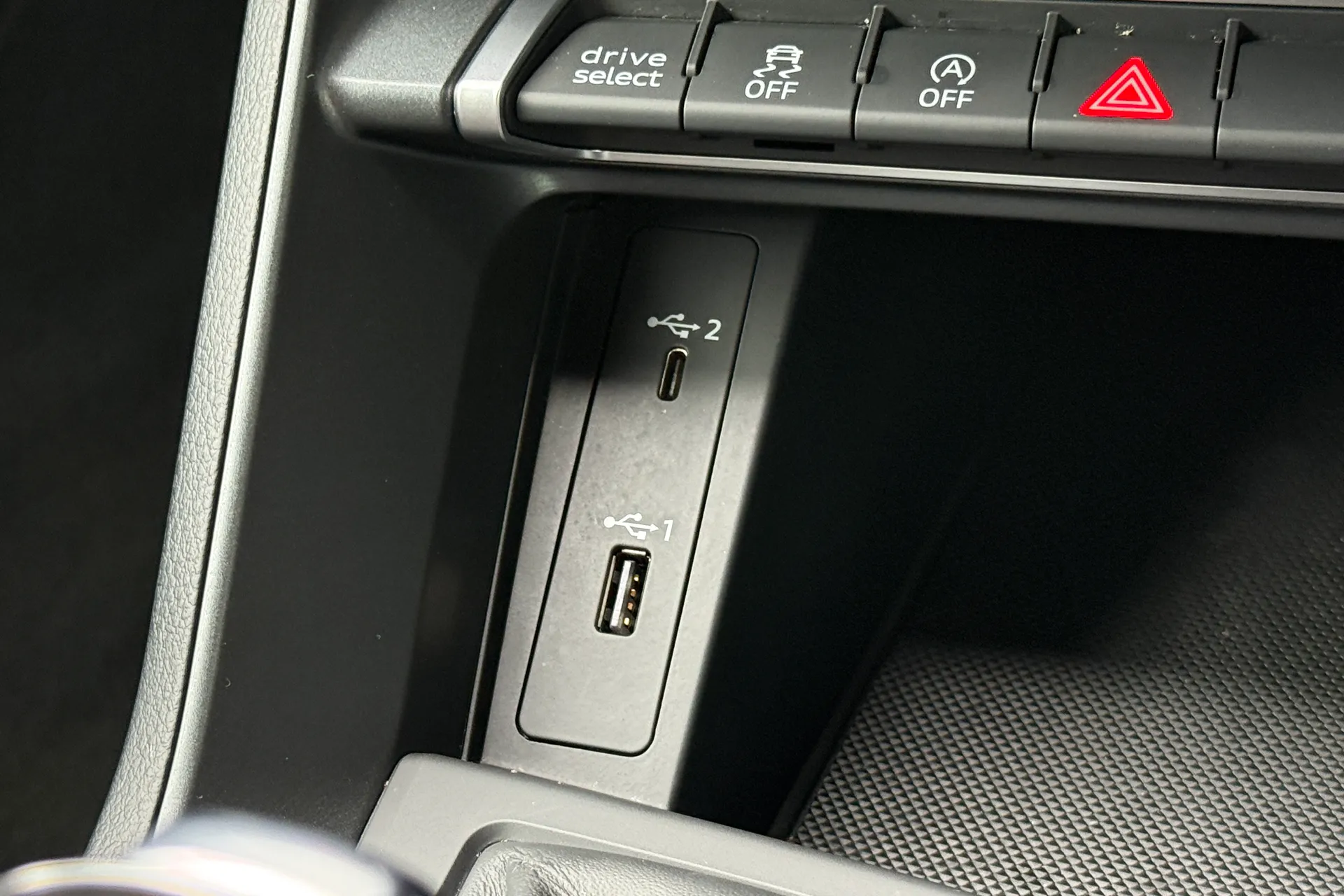 Audi Q3 thumbnail image number 20