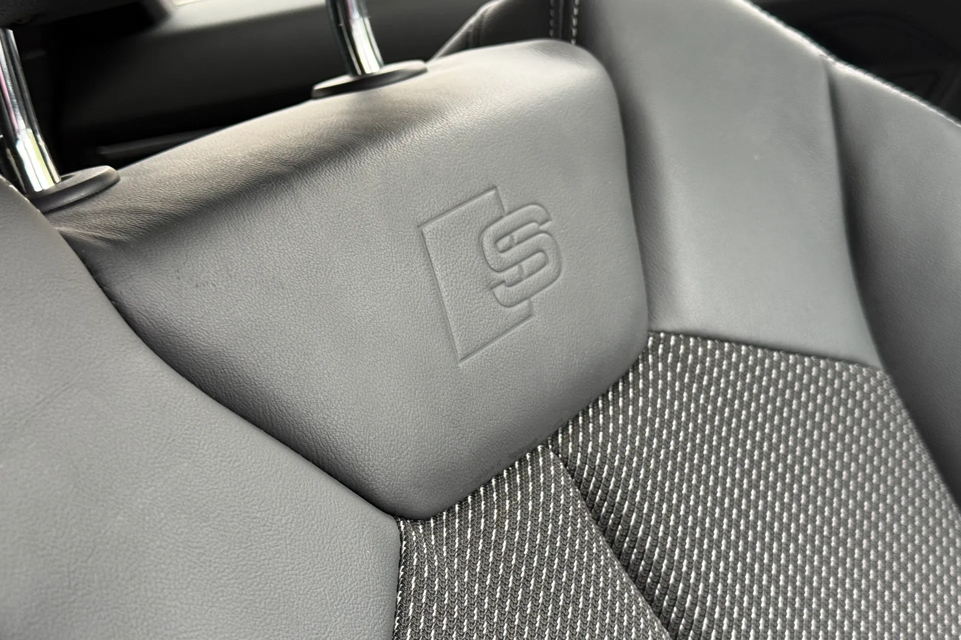 Audi Q3 thumbnail image number 30