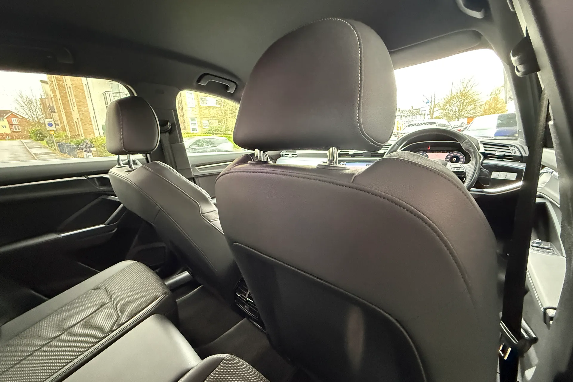 Audi Q3 thumbnail image number 41