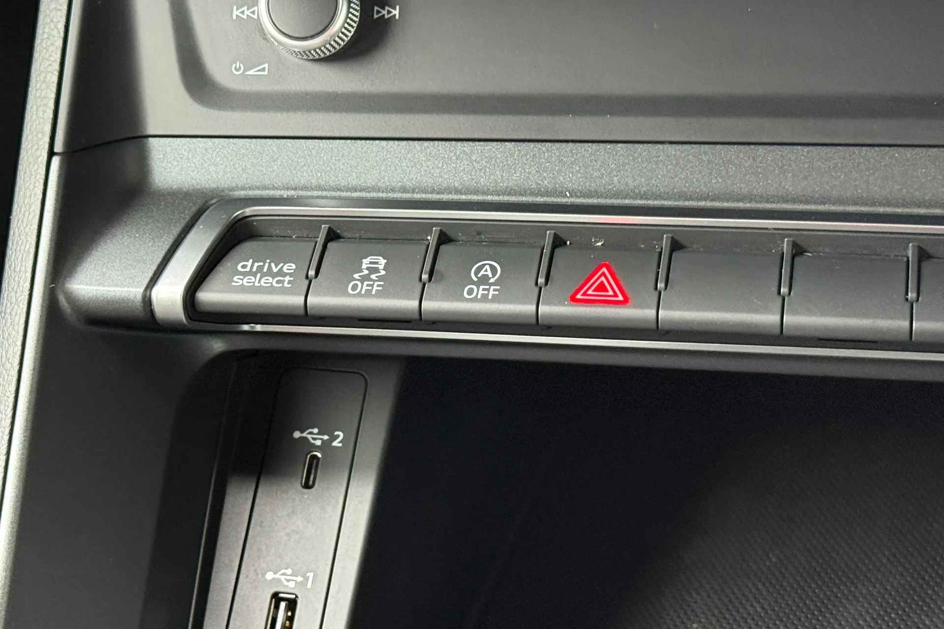 Audi Q3 thumbnail image number 21