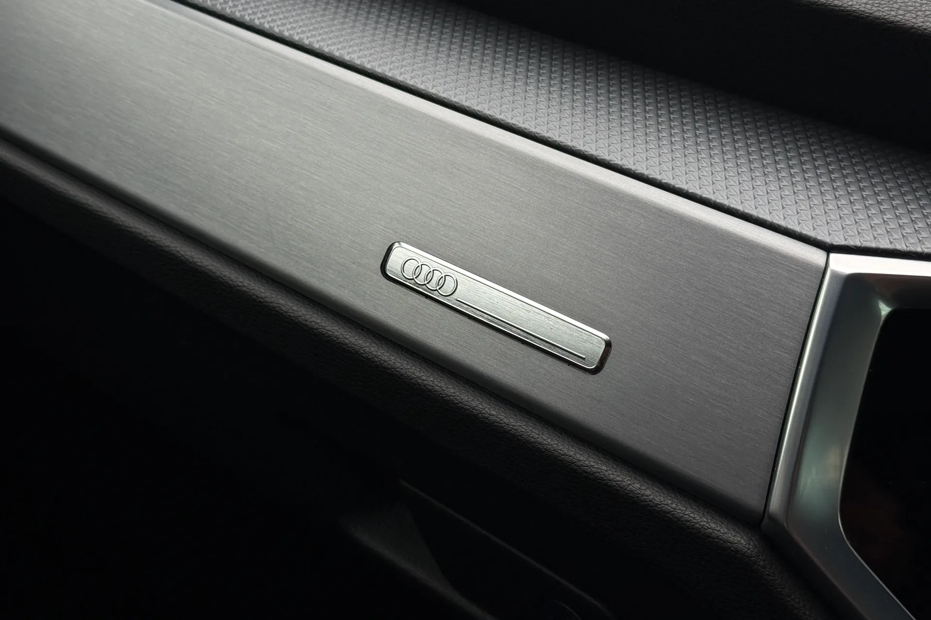 Audi Q3 thumbnail image number 28