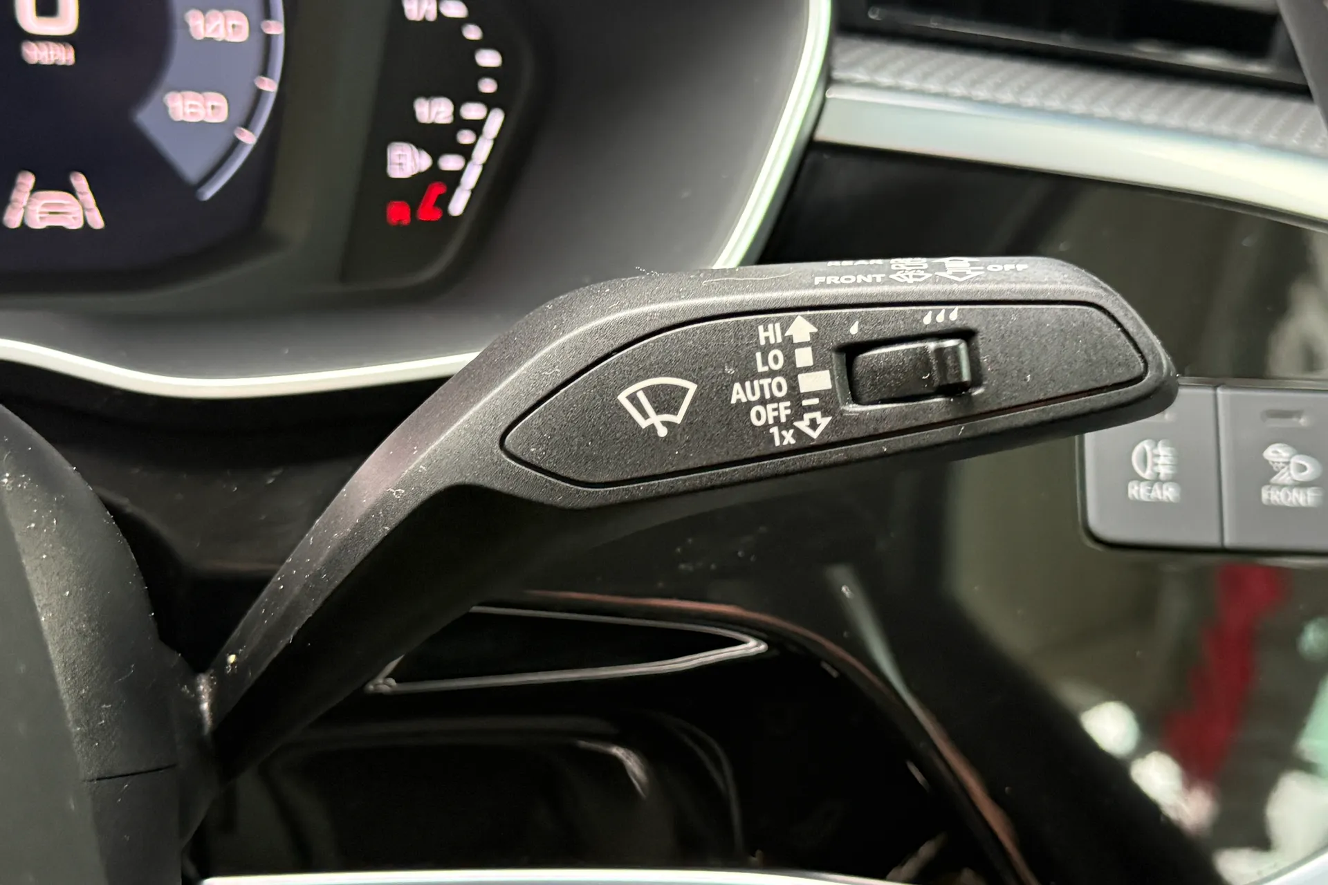 Audi Q3 thumbnail image number 16