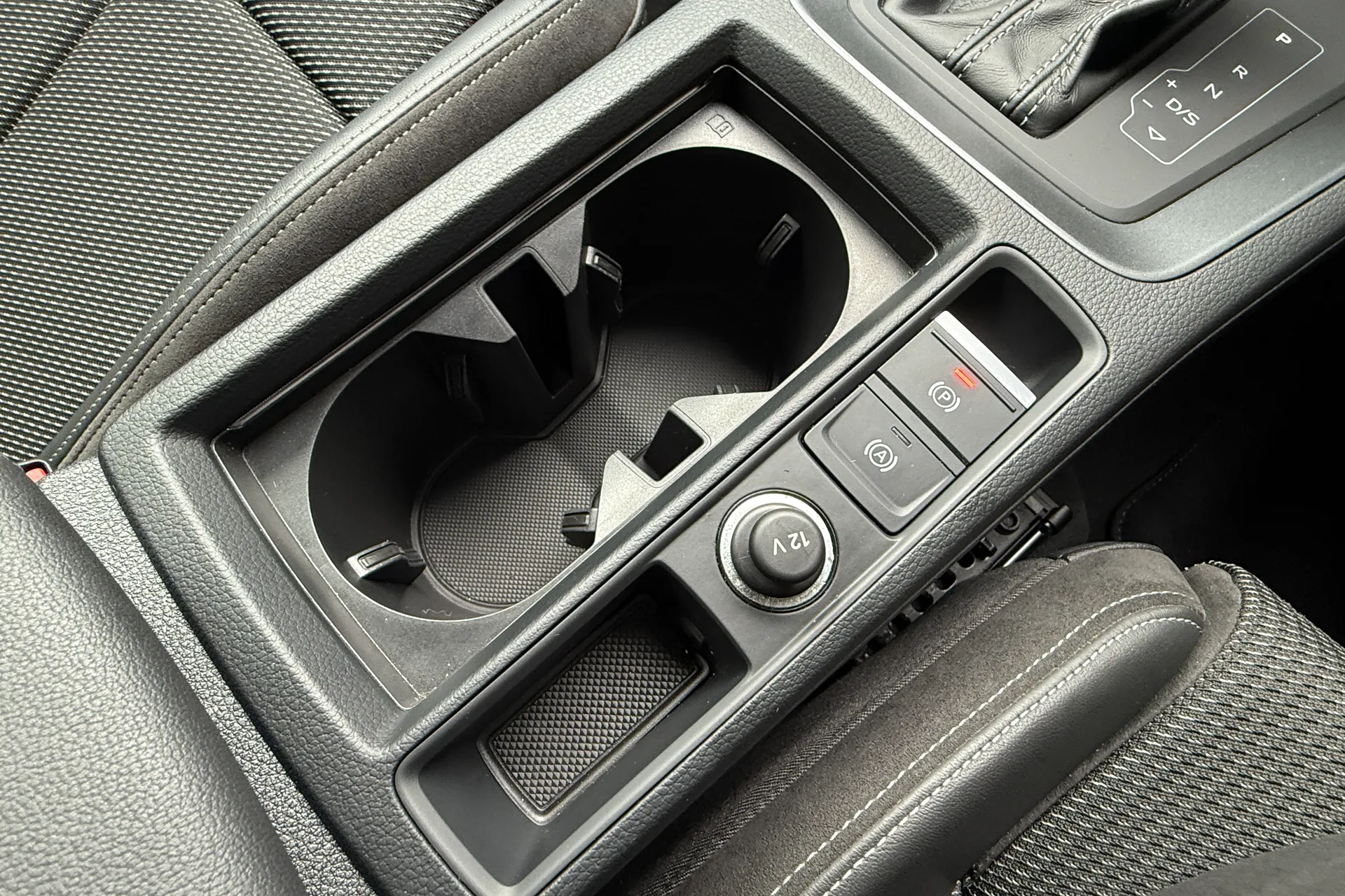 Audi Q3 thumbnail image number 26