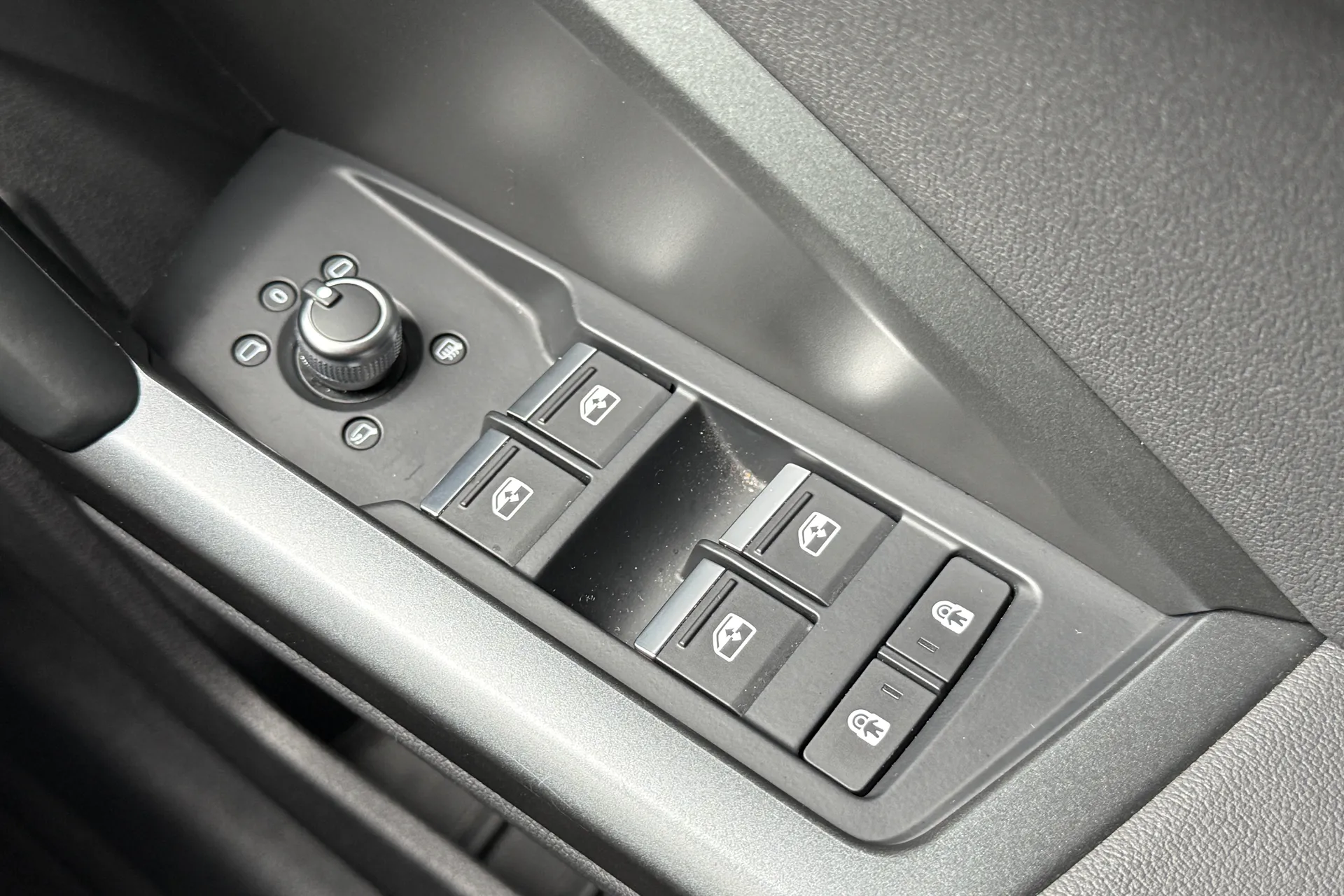 Audi Q3 thumbnail image number 32