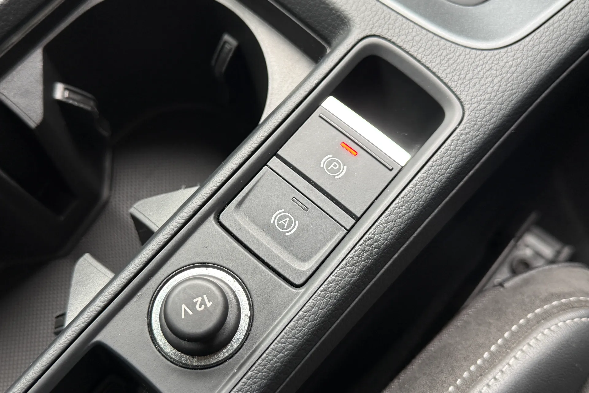 Audi Q3 thumbnail image number 25