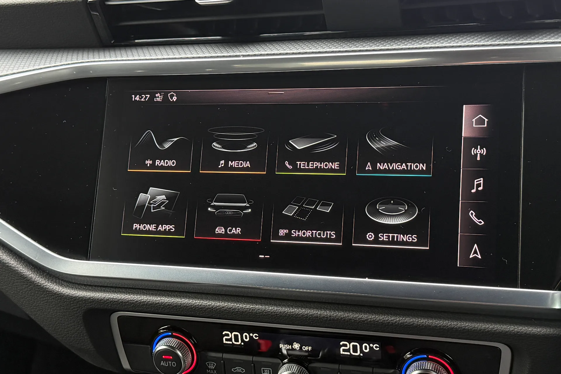 Audi Q3 thumbnail image number 17