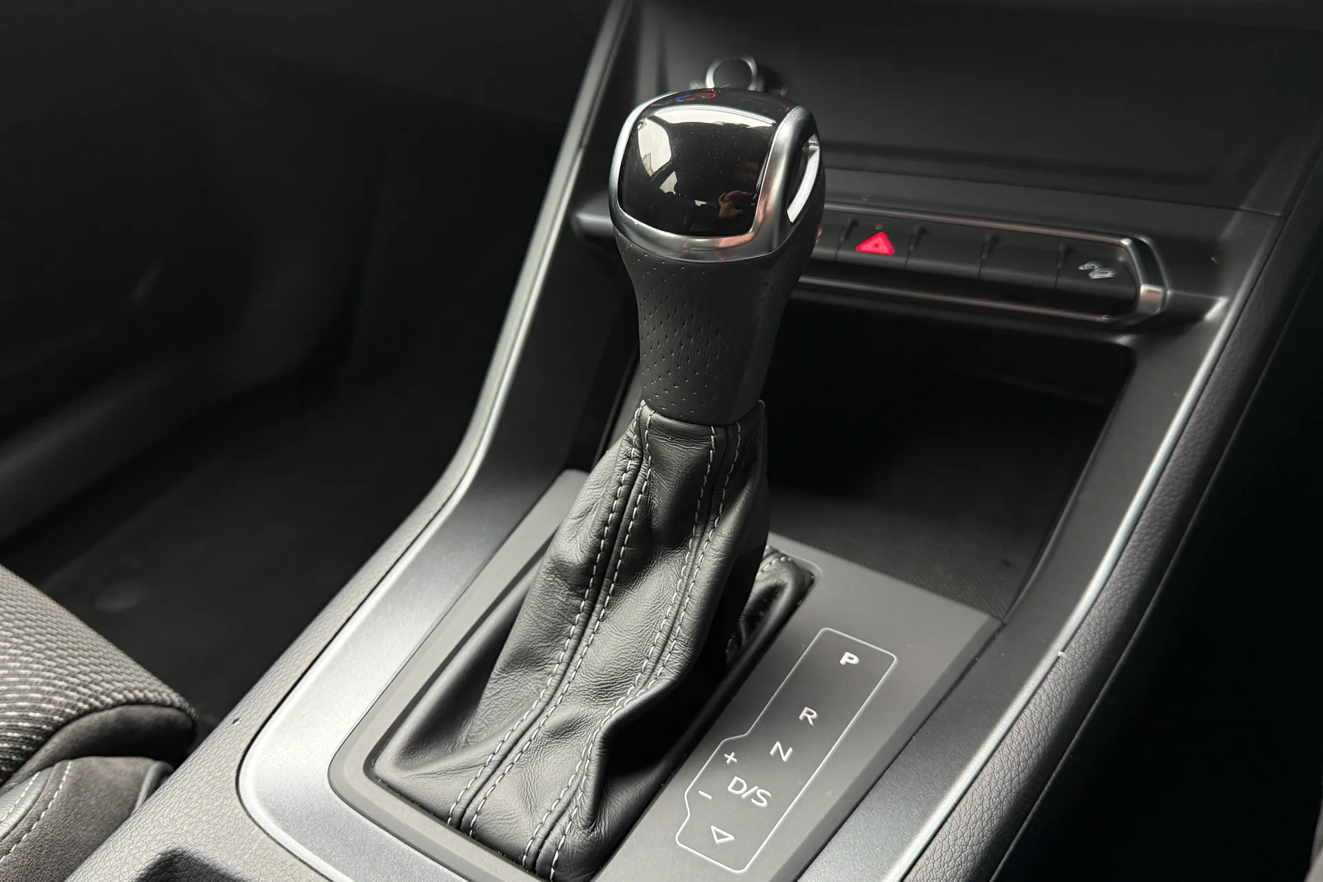 Audi Q3 thumbnail image number 24