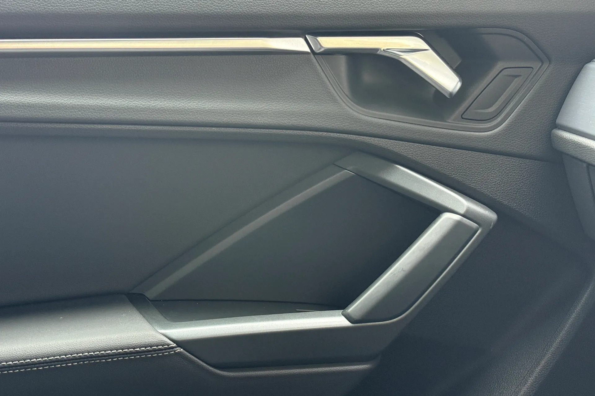 Audi Q3 thumbnail image number 29