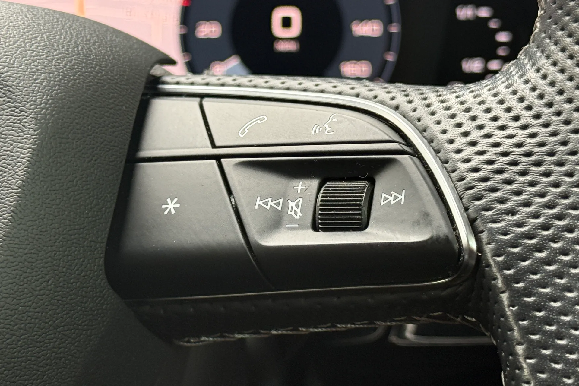 Audi Q3 thumbnail image number 12