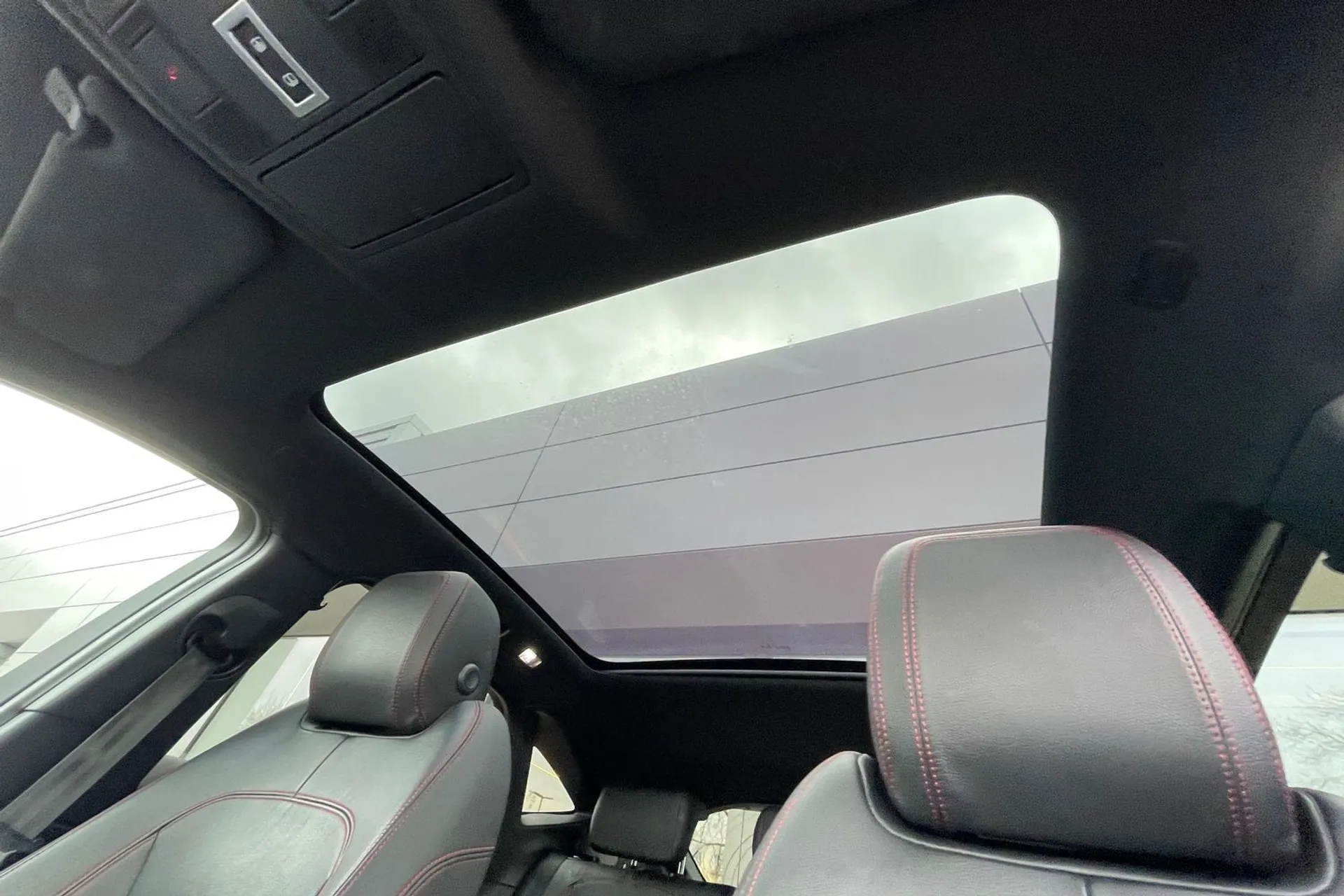 Jaguar E-PACE thumbnail image number 4