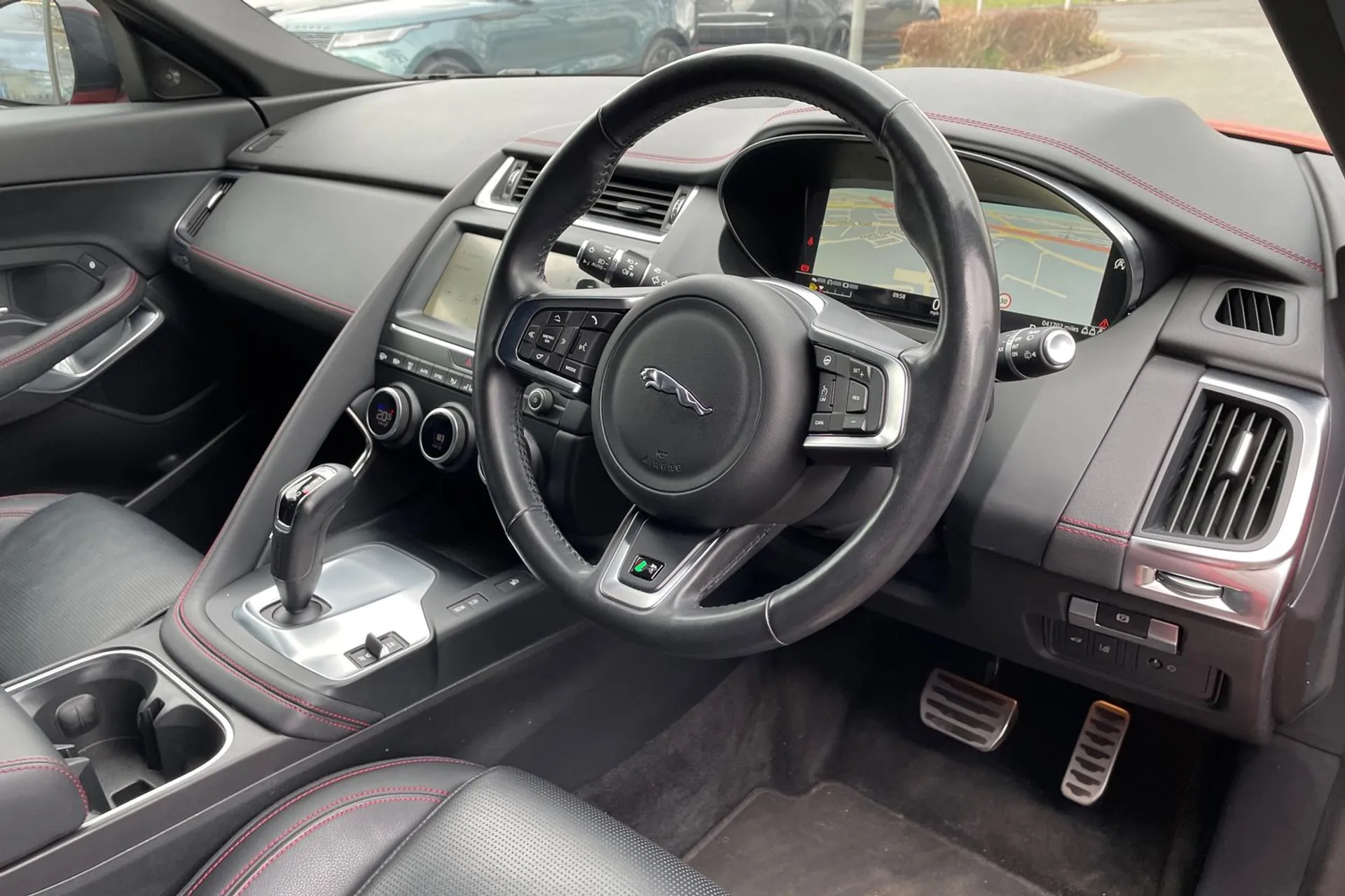 Jaguar E-PACE thumbnail image number 32