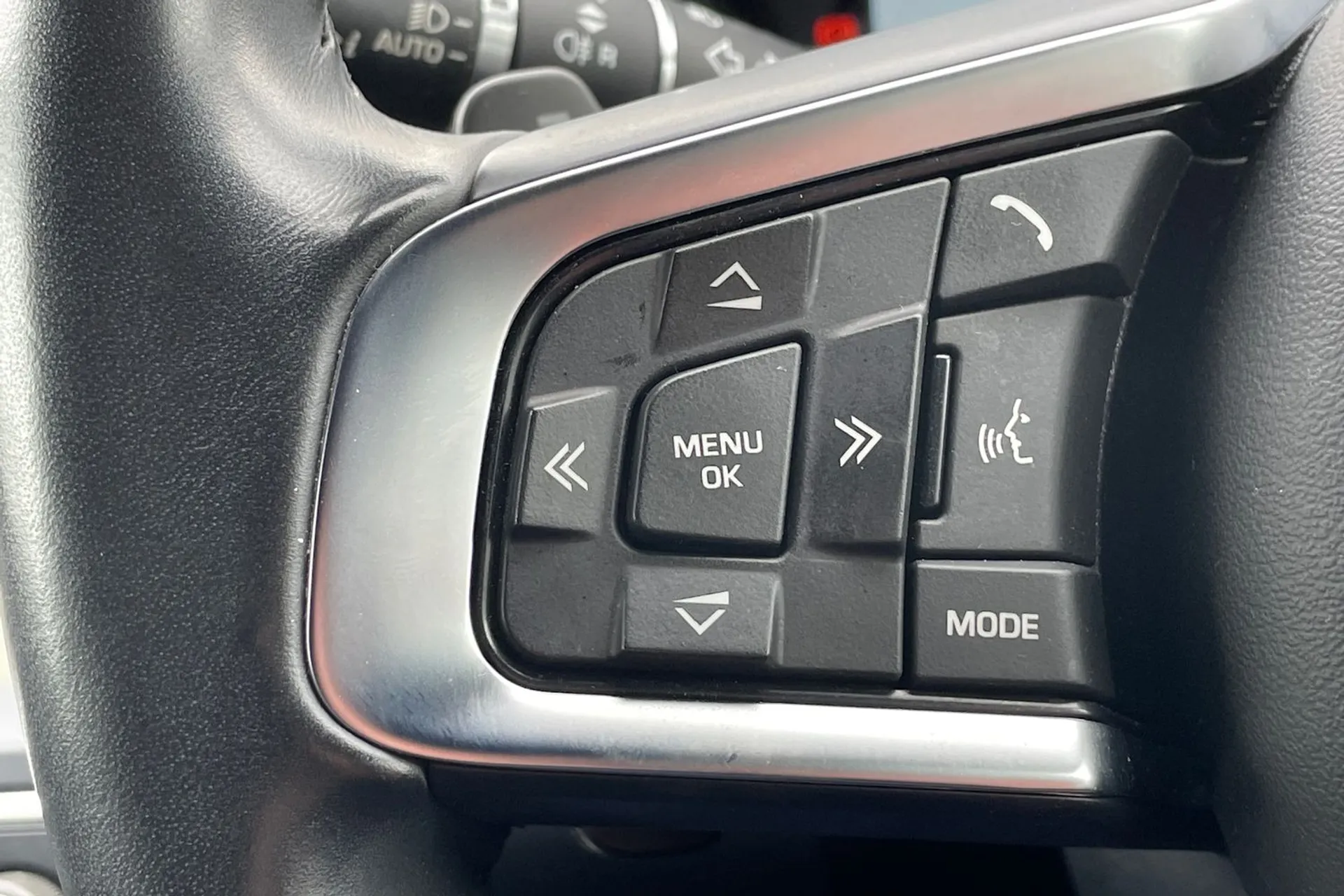 Jaguar E-PACE thumbnail image number 26