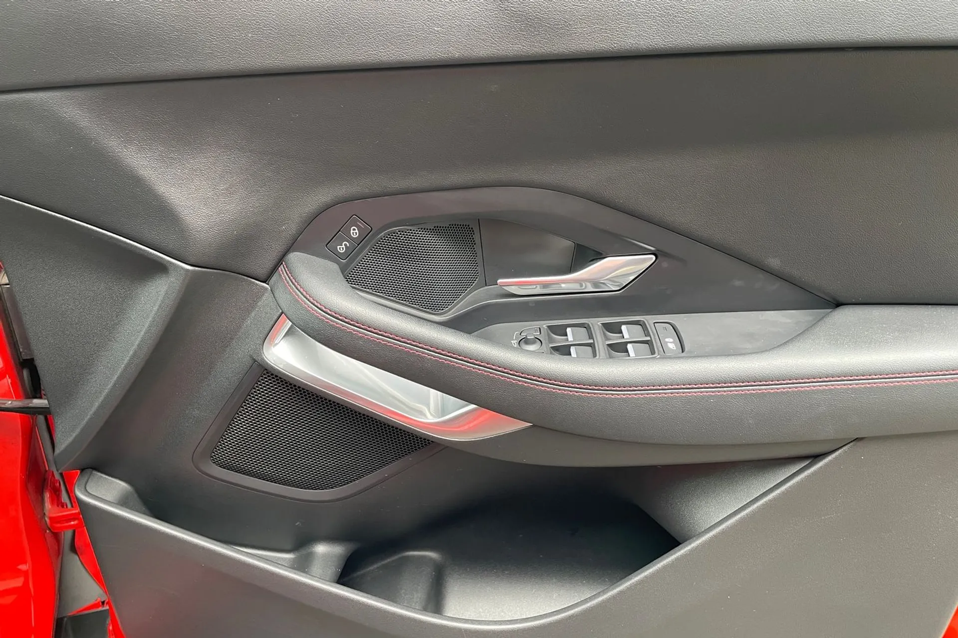 Jaguar E-PACE thumbnail image number 56