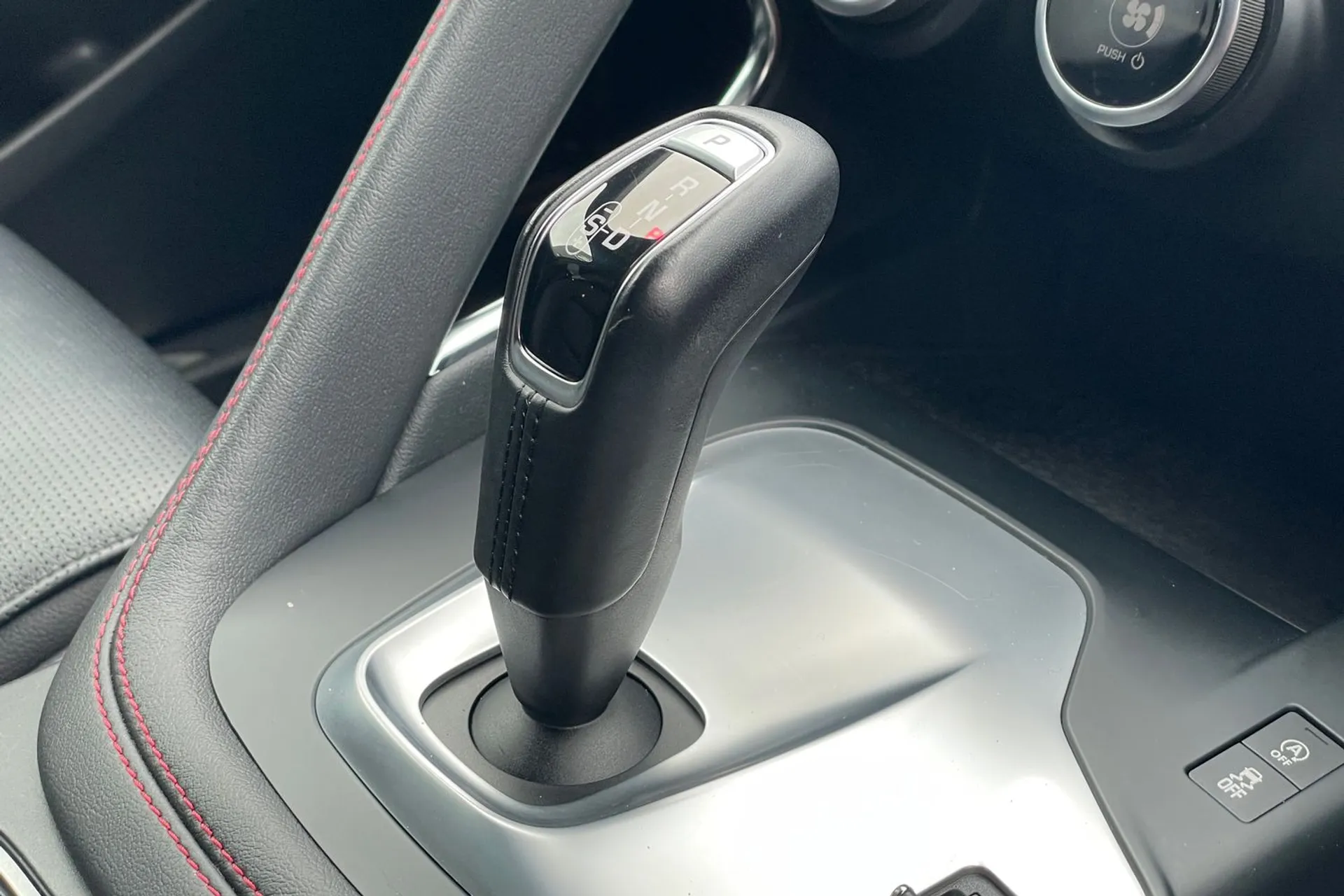 Jaguar E-PACE thumbnail image number 20
