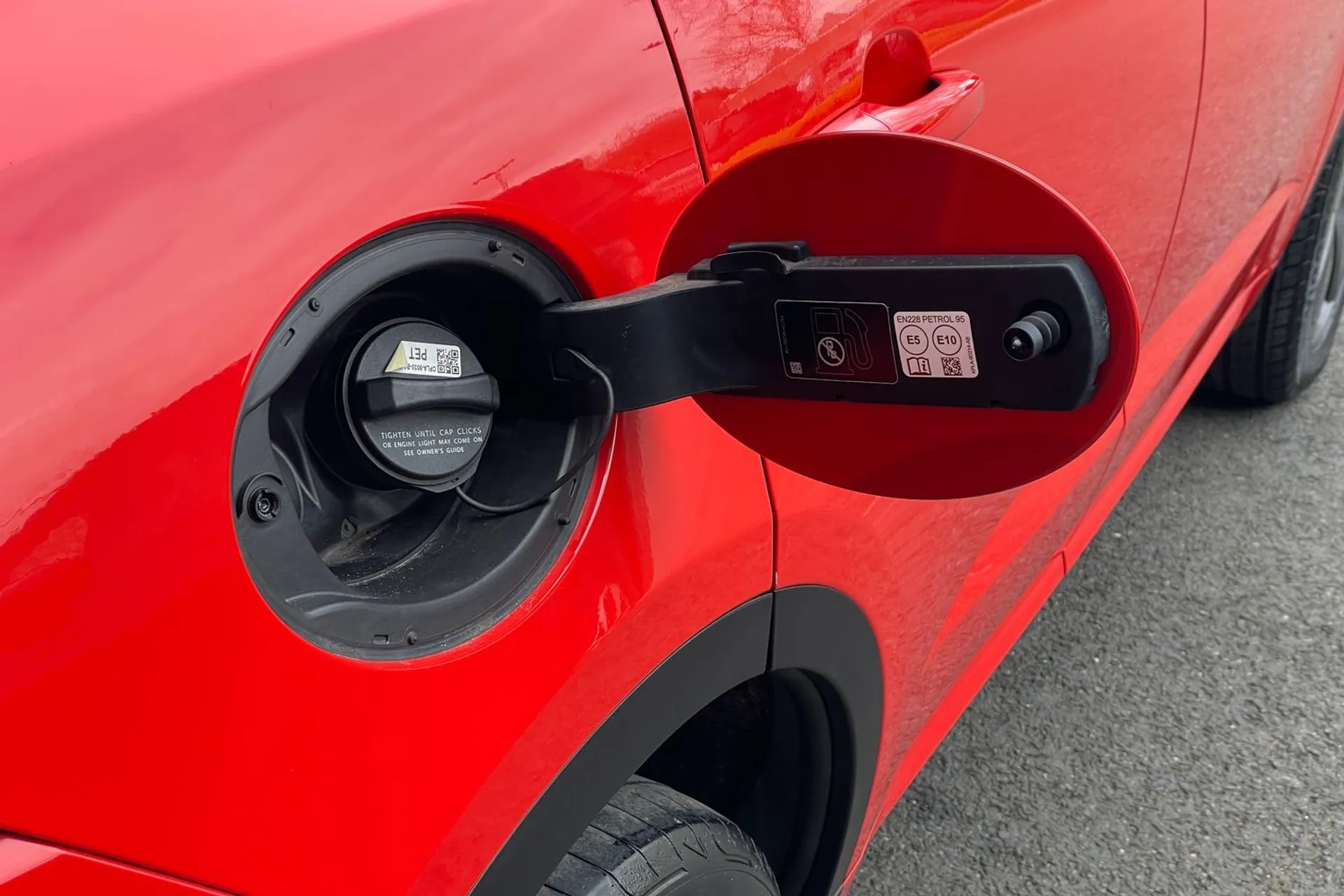 Jaguar E-PACE thumbnail image number 43