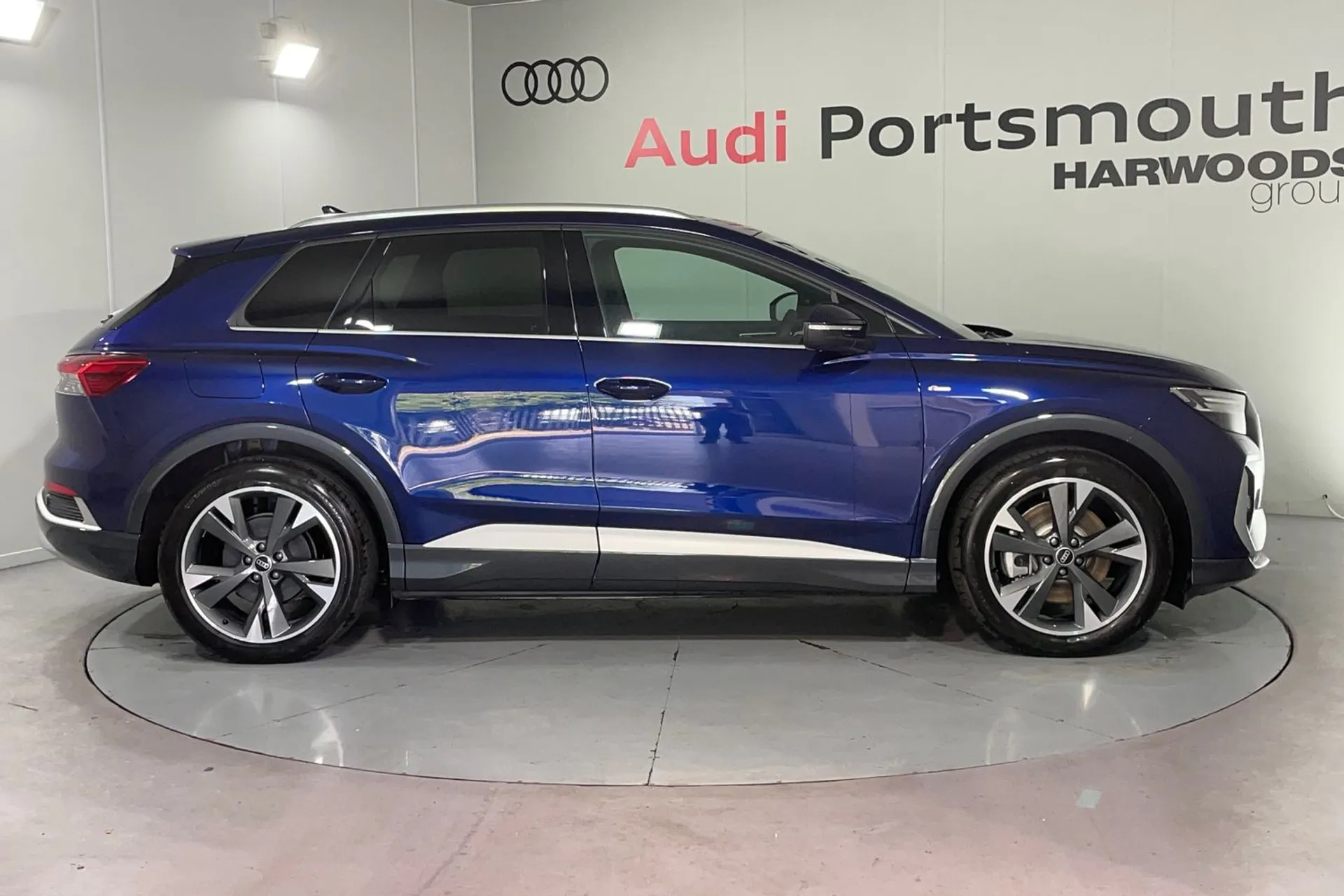 Audi Q4 thumbnail image number 2