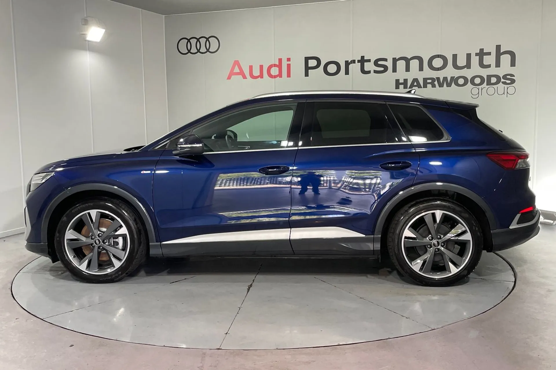Audi Q4 thumbnail image number 11