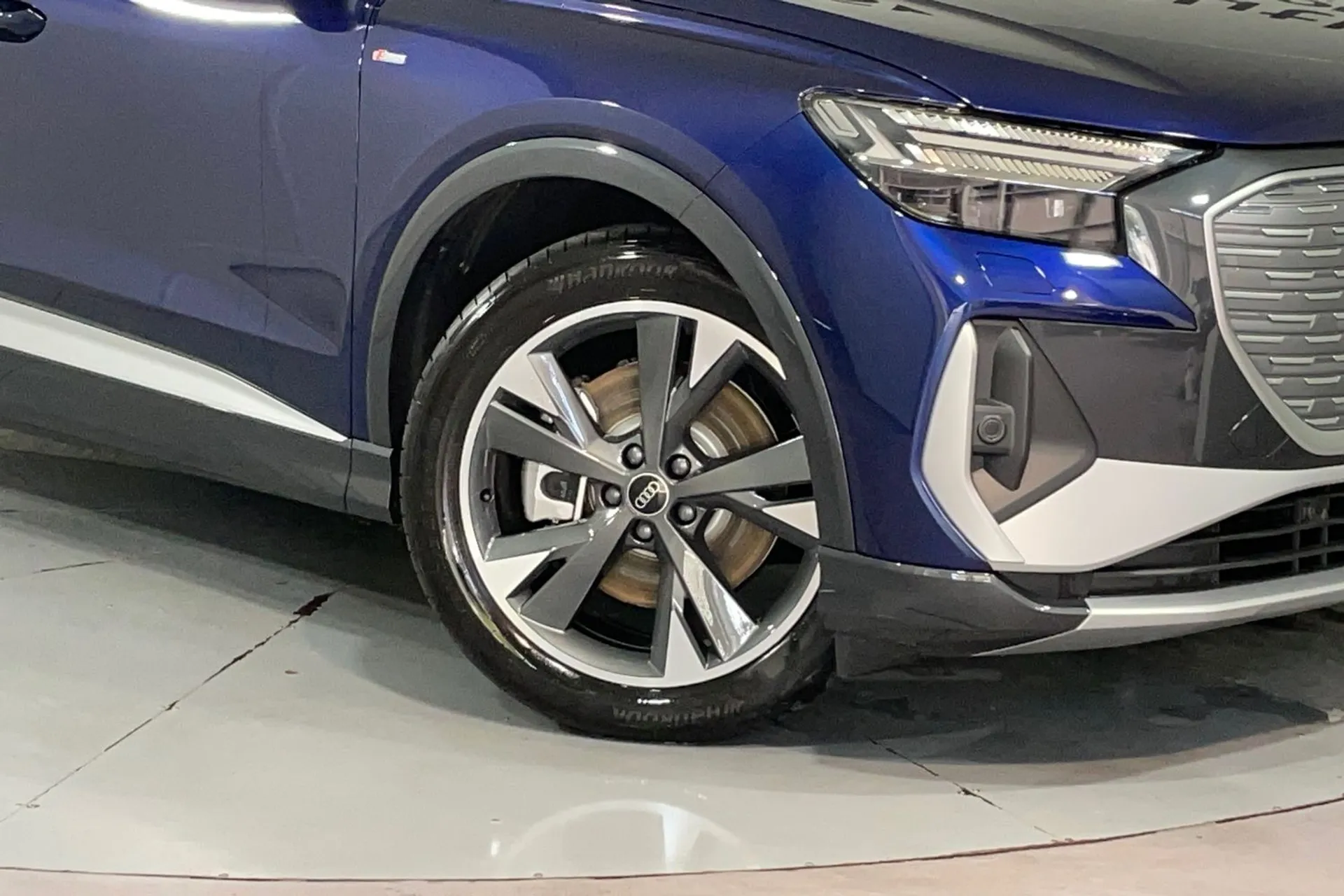 Audi Q4 thumbnail image number 9