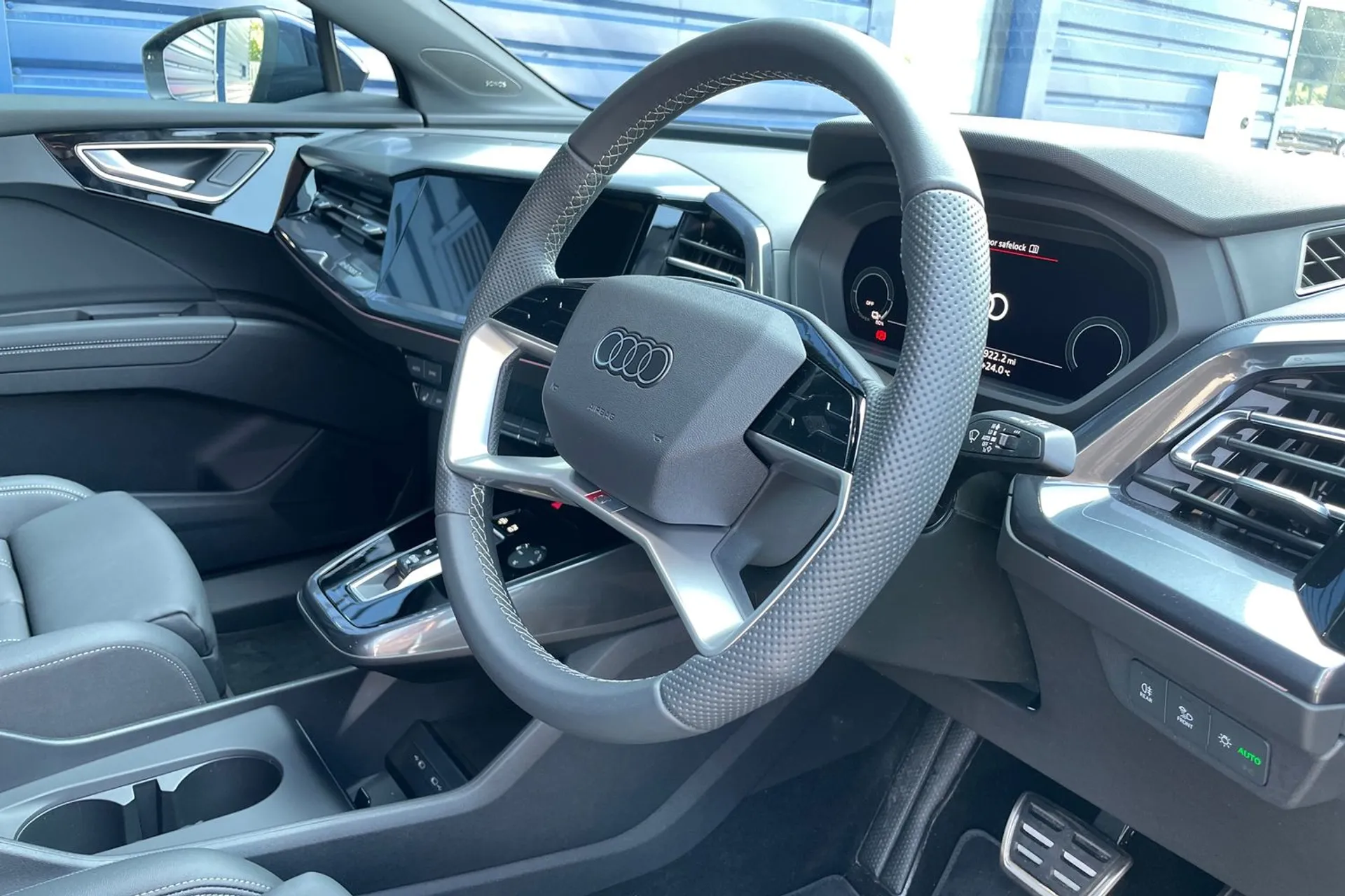 Audi Q4 thumbnail image number 25