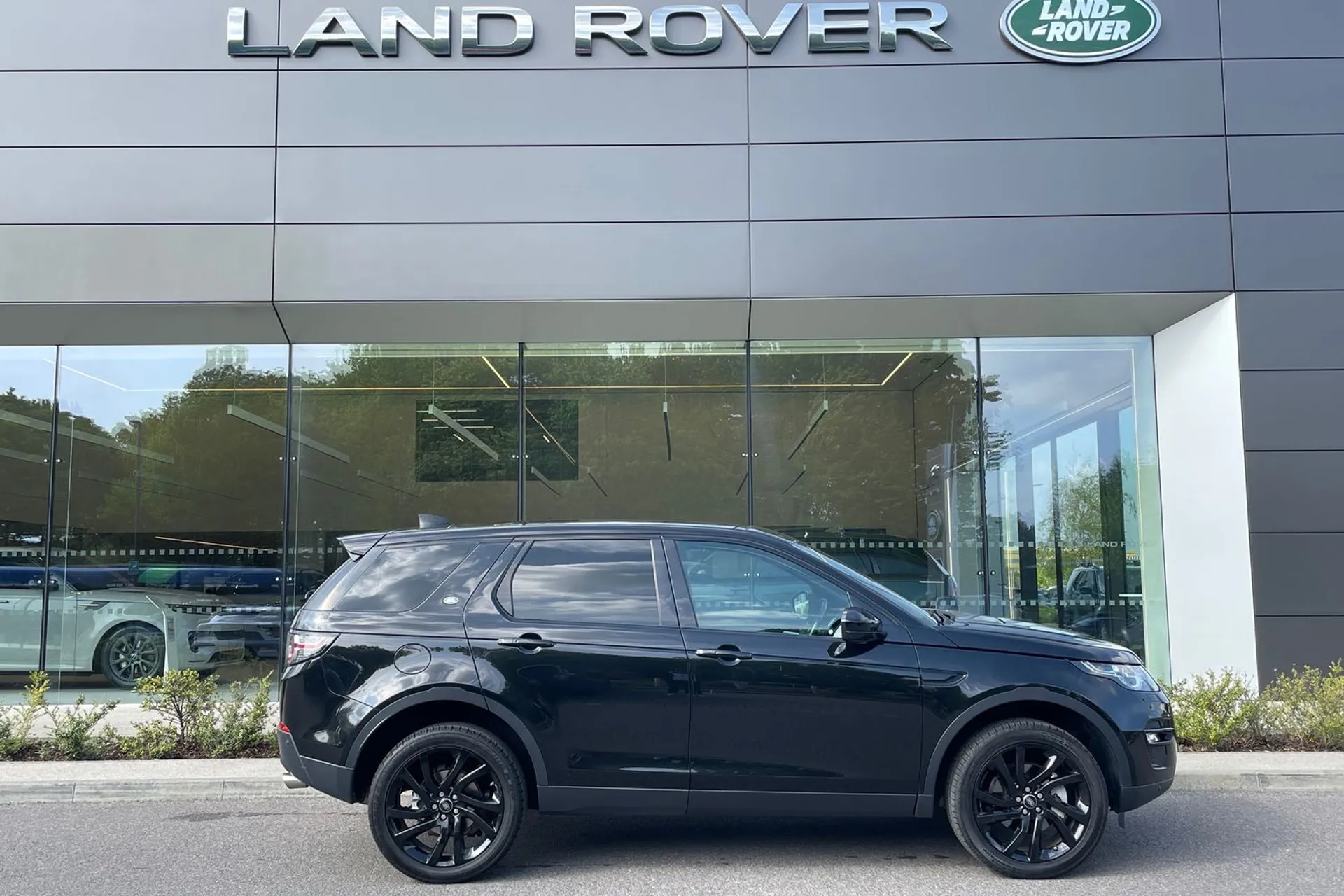 LAND ROVER DISCOVERY SPORT thumbnail image number 2