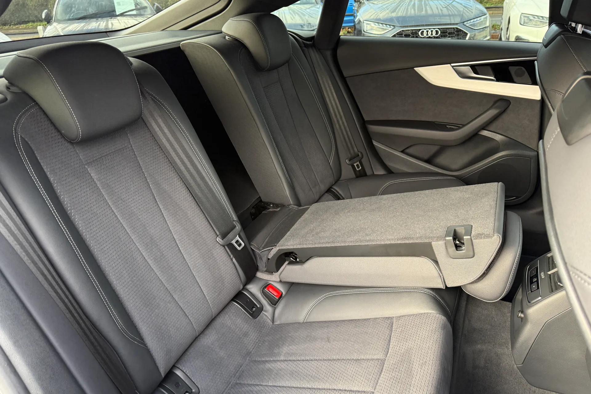 Audi A5 thumbnail image number 43