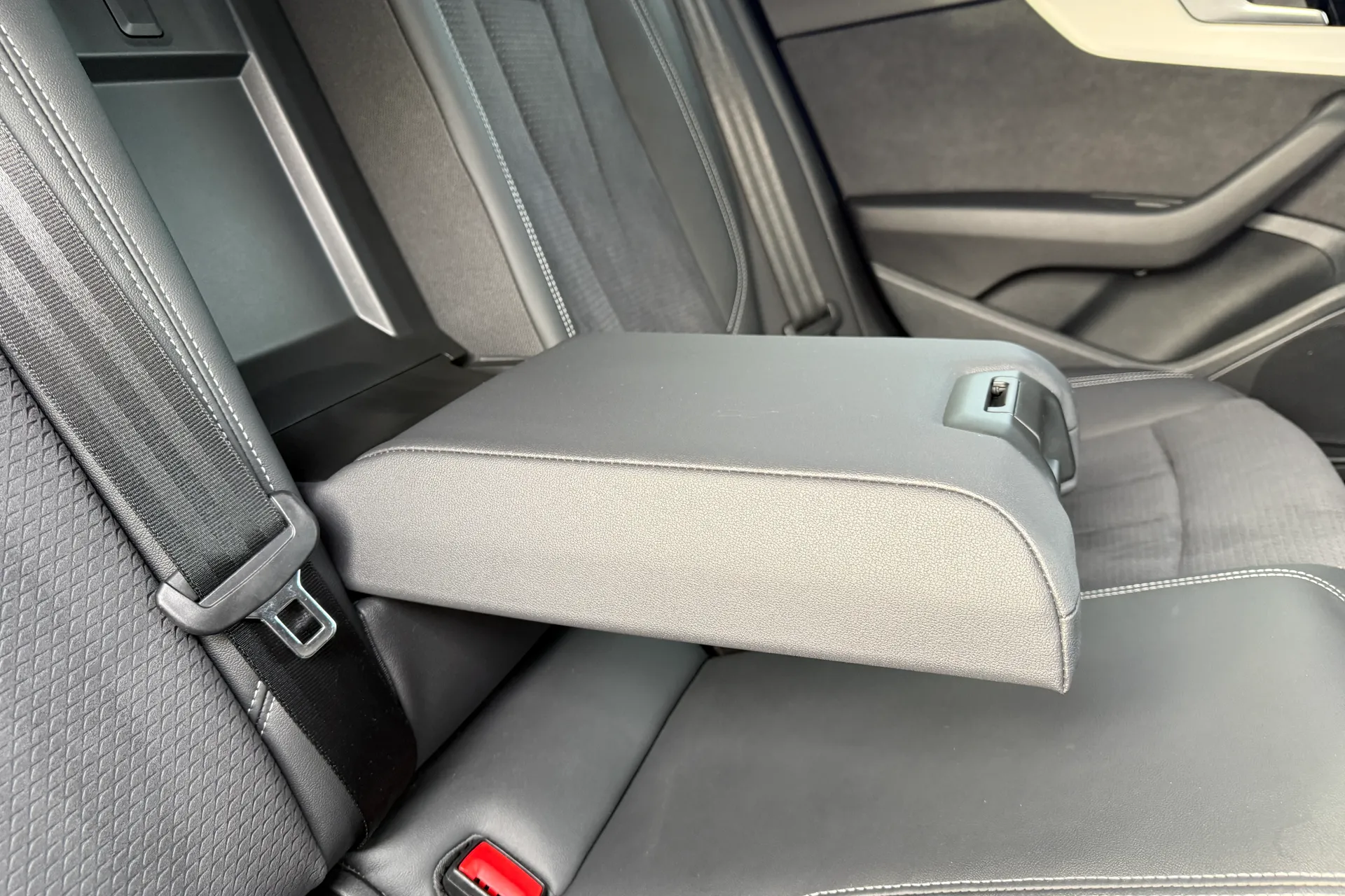 Audi A5 thumbnail image number 42