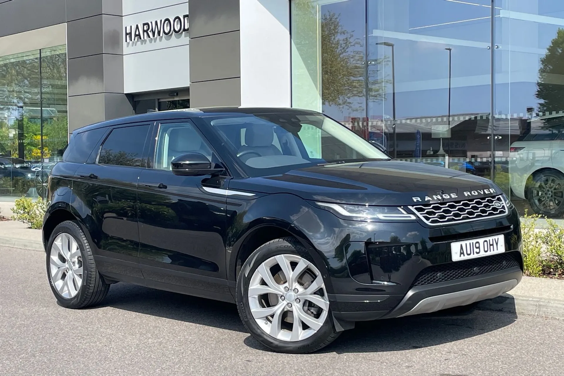 LAND ROVER RANGE ROVER EVOQUE focused image