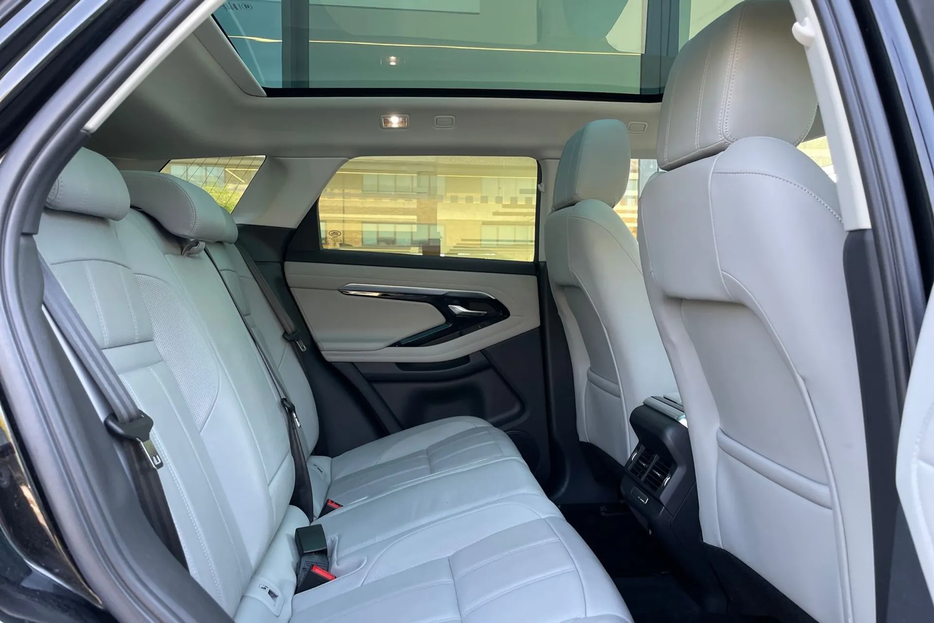 LAND ROVER RANGE ROVER EVOQUE thumbnail image number 32