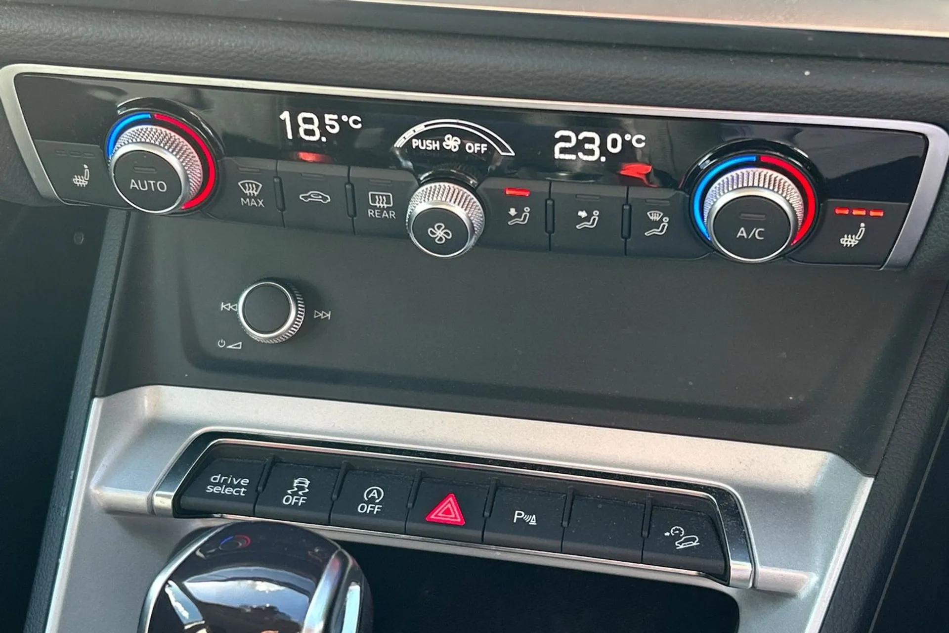 Audi Q3 thumbnail image number 42
