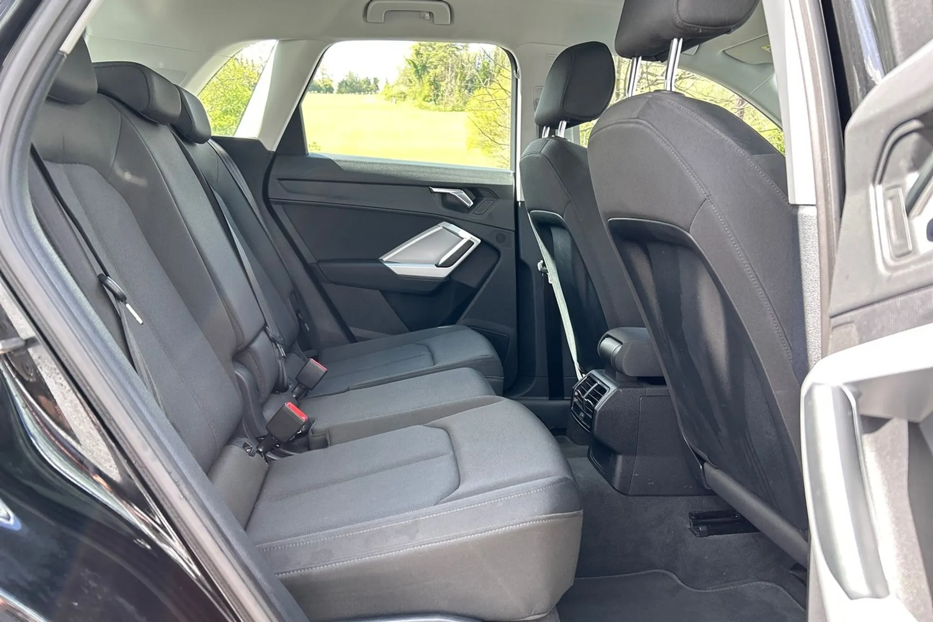 Audi Q3 thumbnail image number 24
