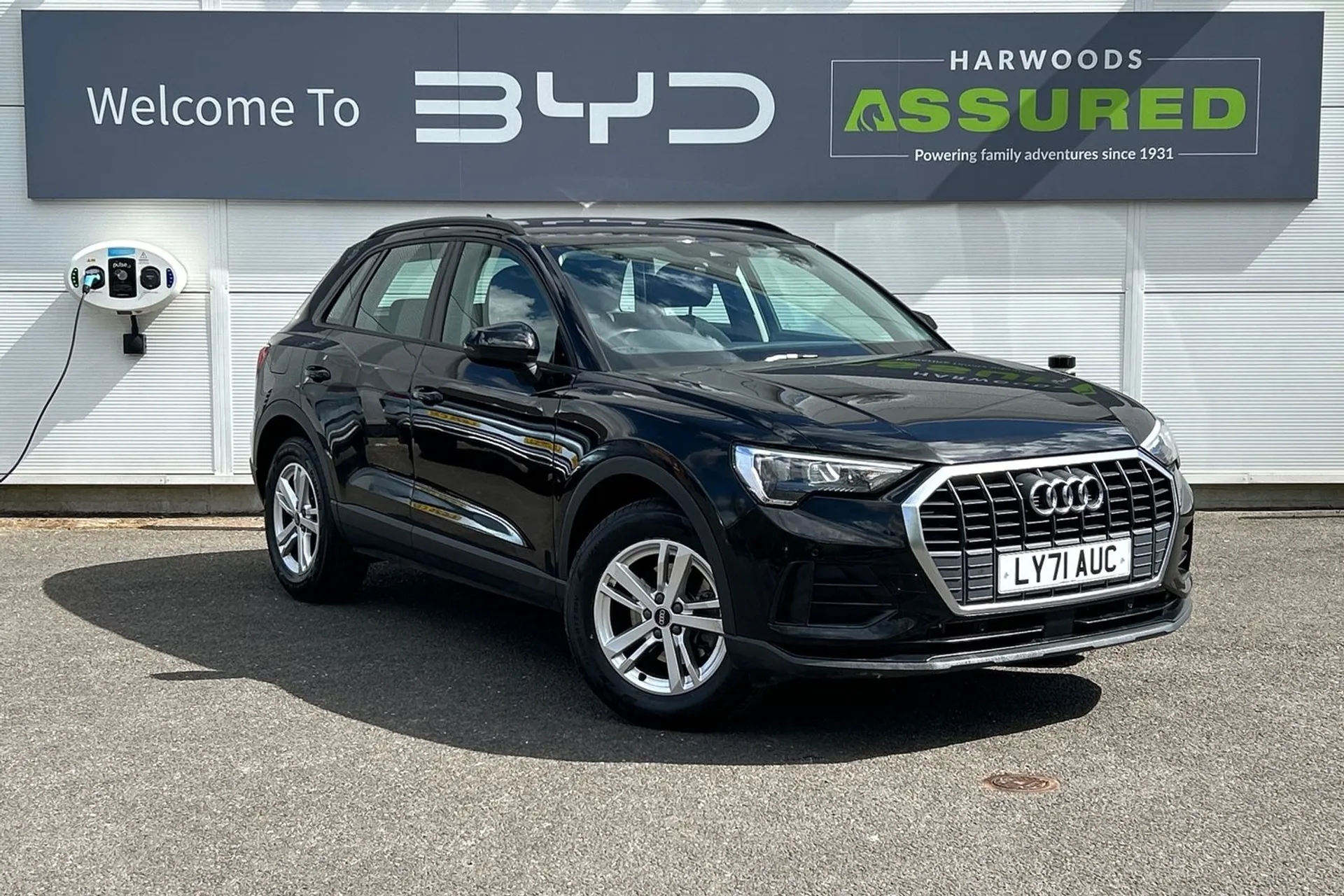 Audi Q3 focused image