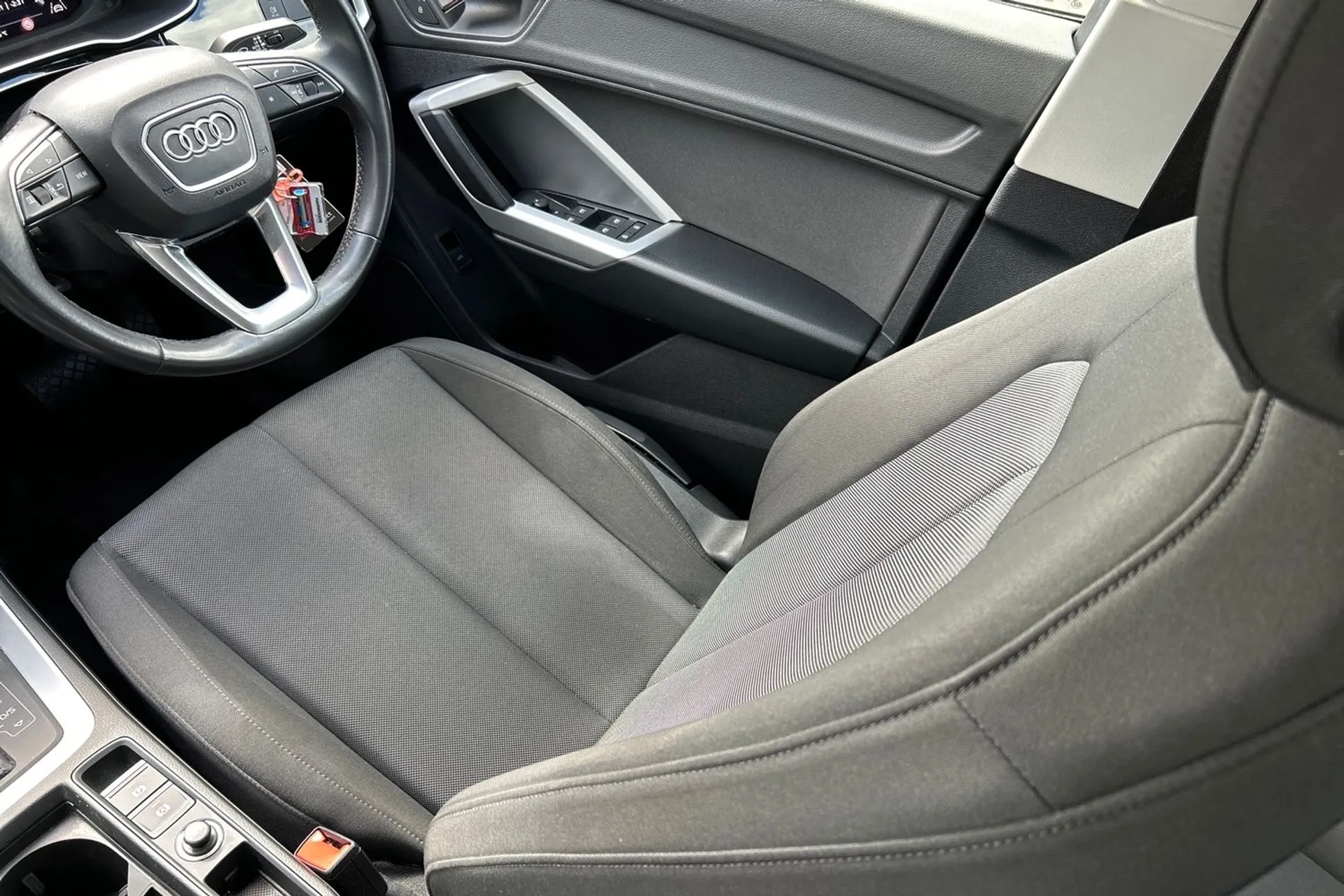 Audi Q3 thumbnail image number 37