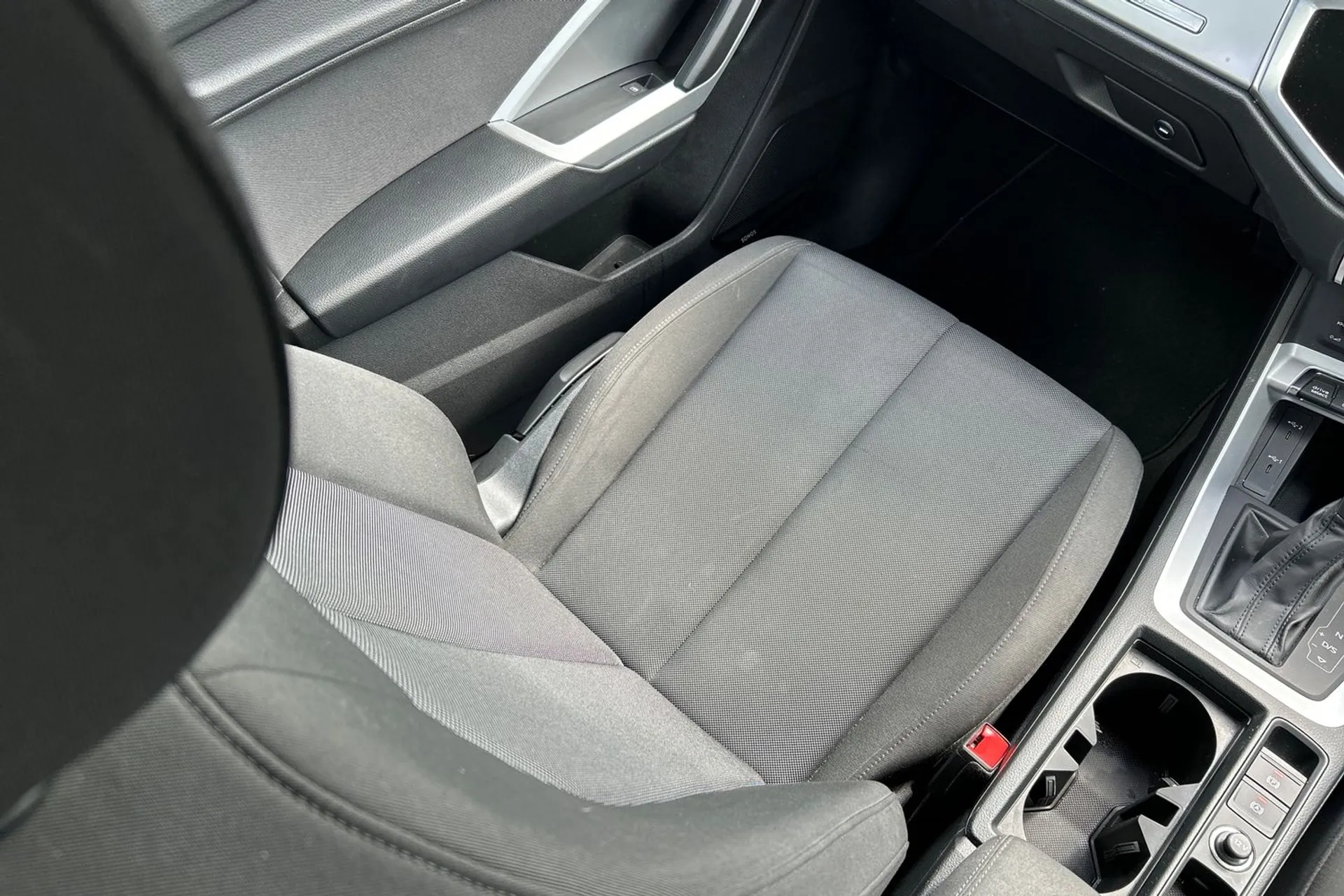 Audi Q3 thumbnail image number 35