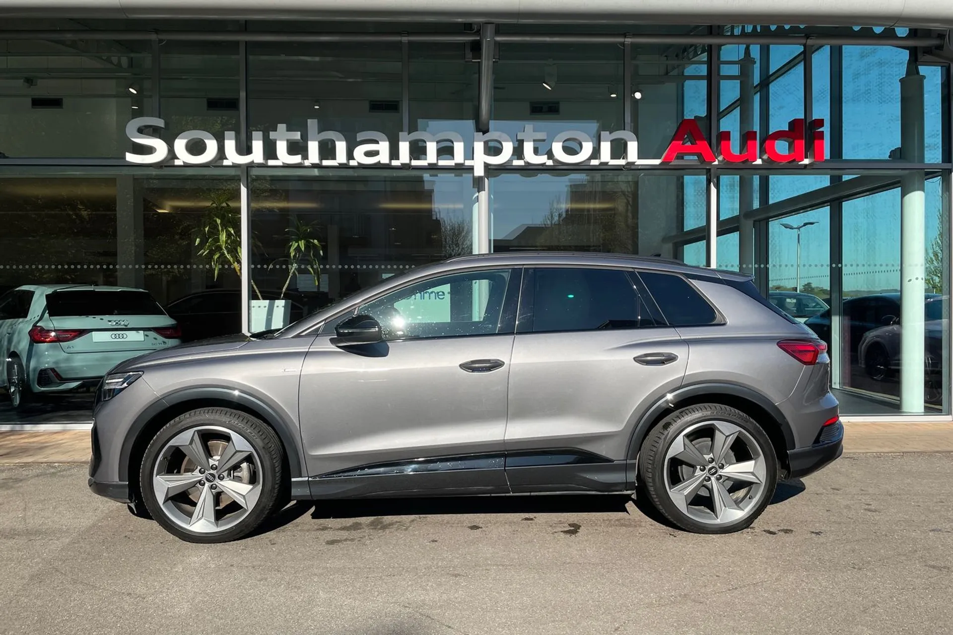 Audi Q4 thumbnail image number 9