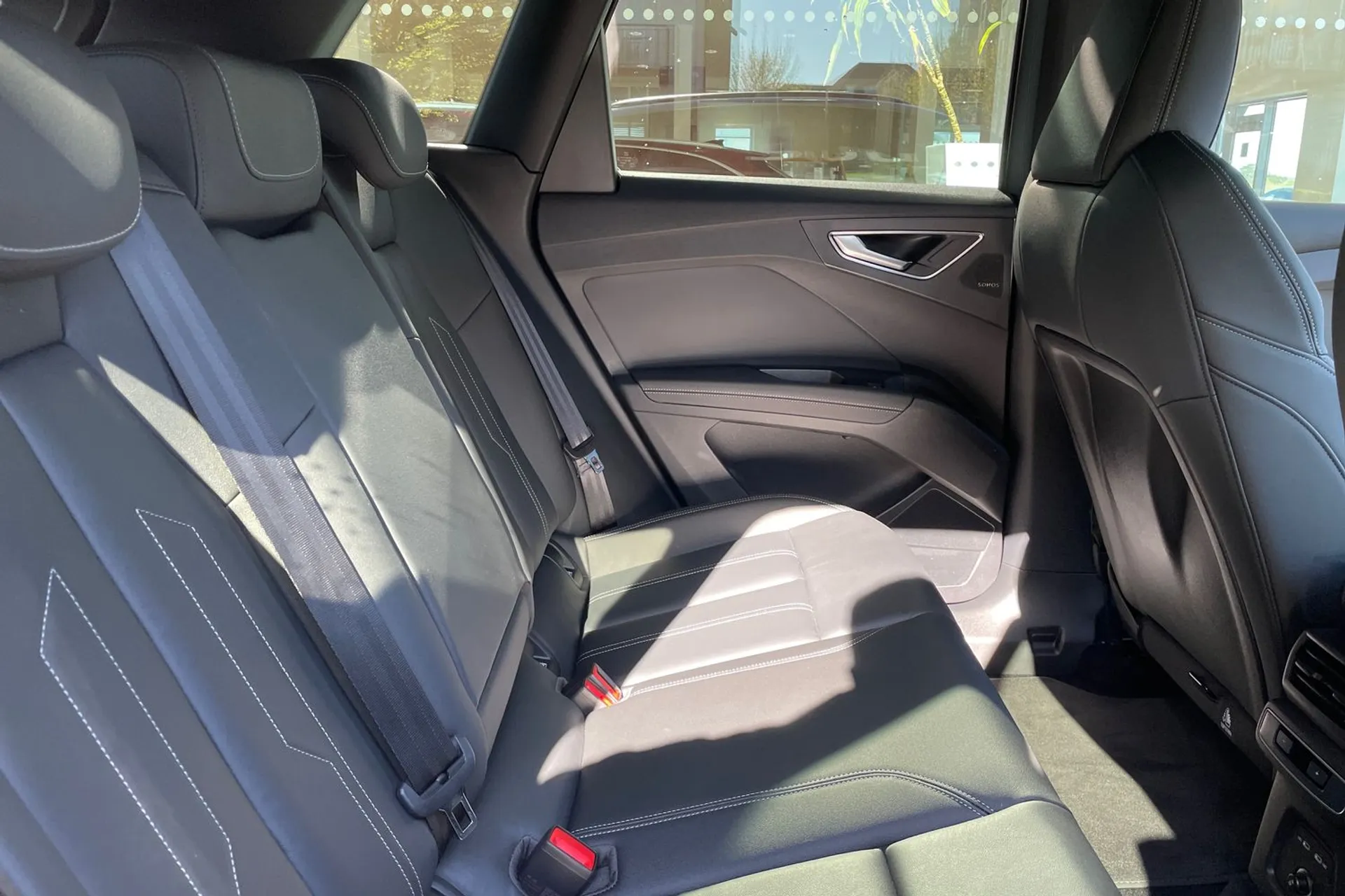 Audi Q4 thumbnail image number 22